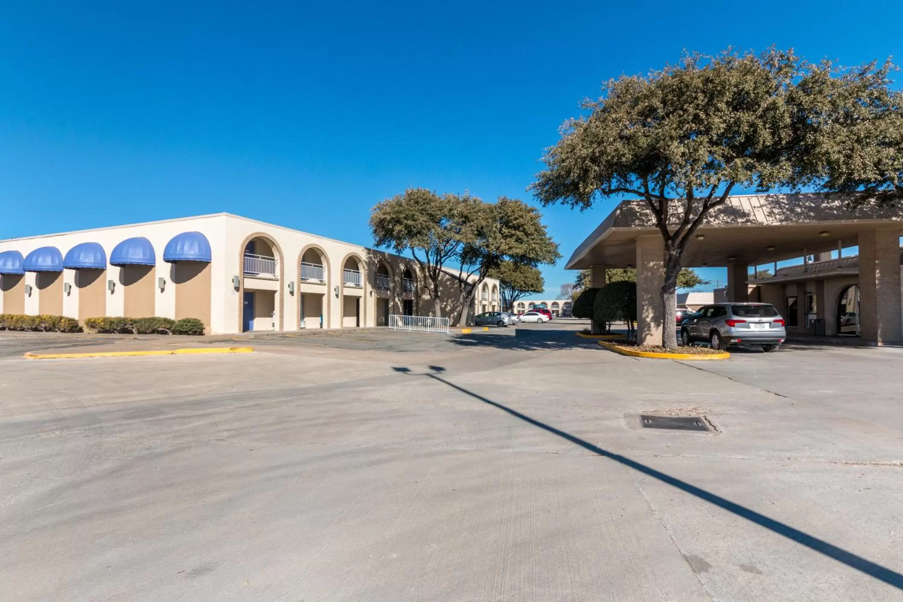 Property Building in Motel 6-Sonora, TX