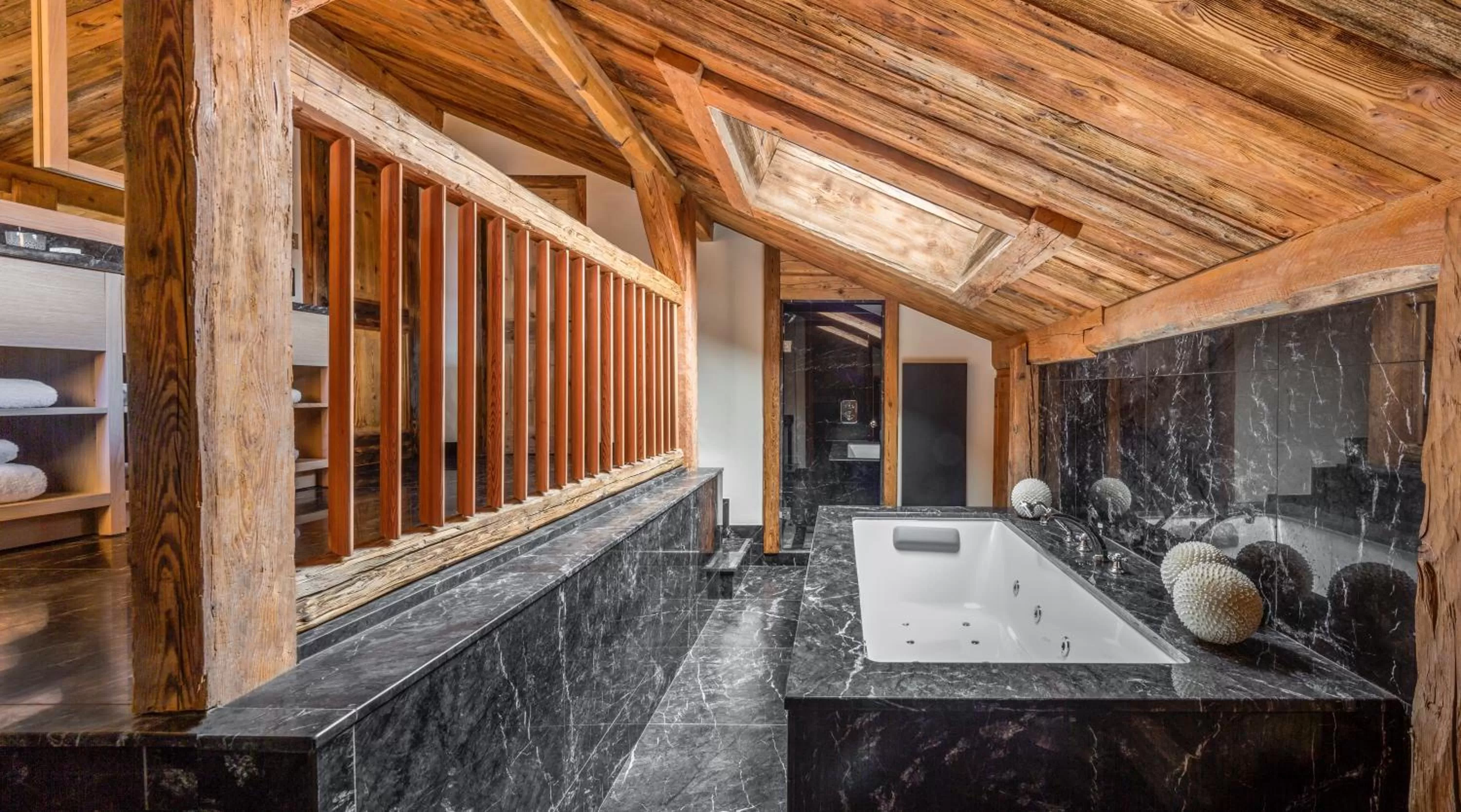 Hot Tub in Les Chalets du Mont d'Arbois & Spa, Megève