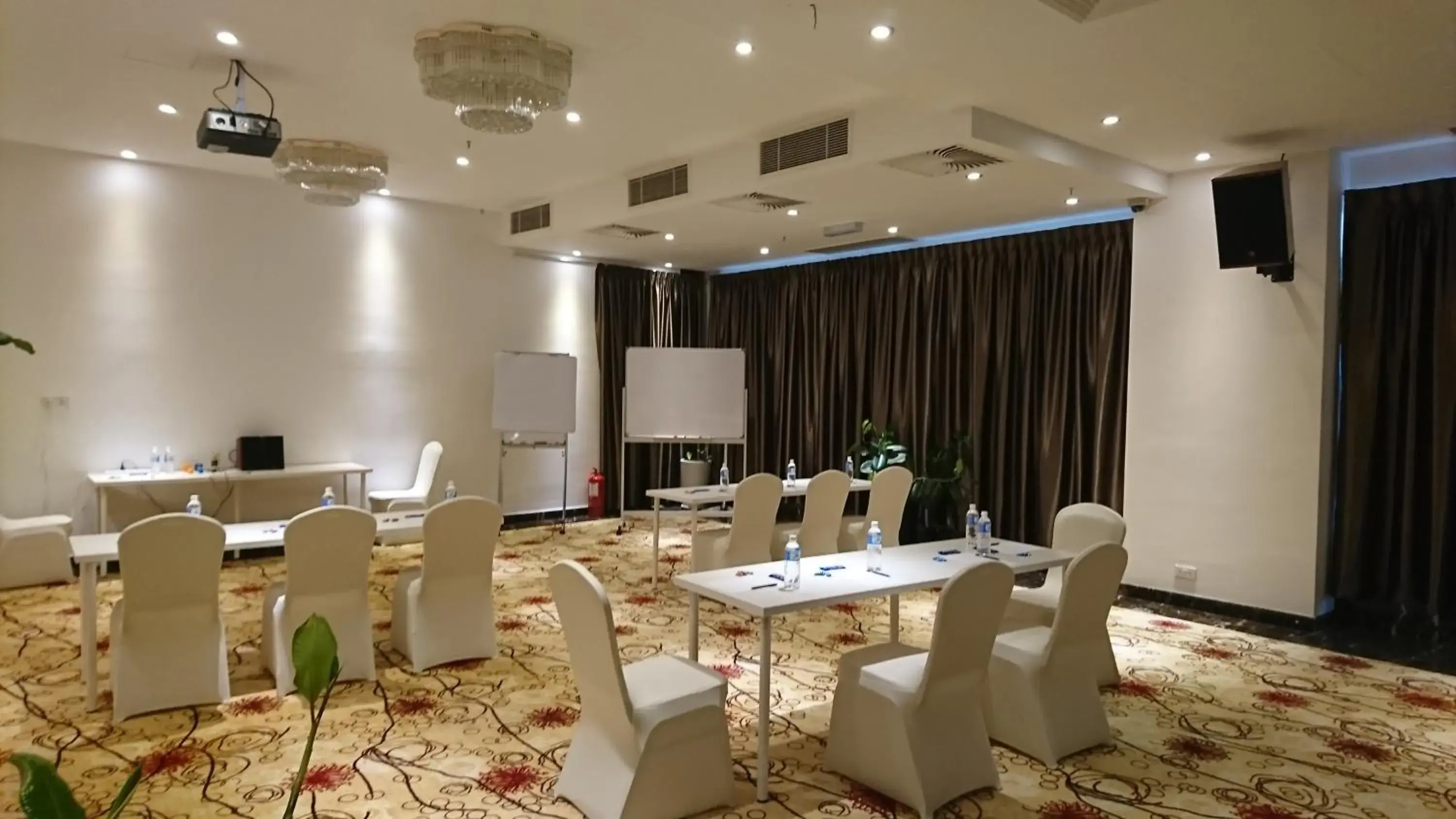 Business facilities in InnB Park Hotel