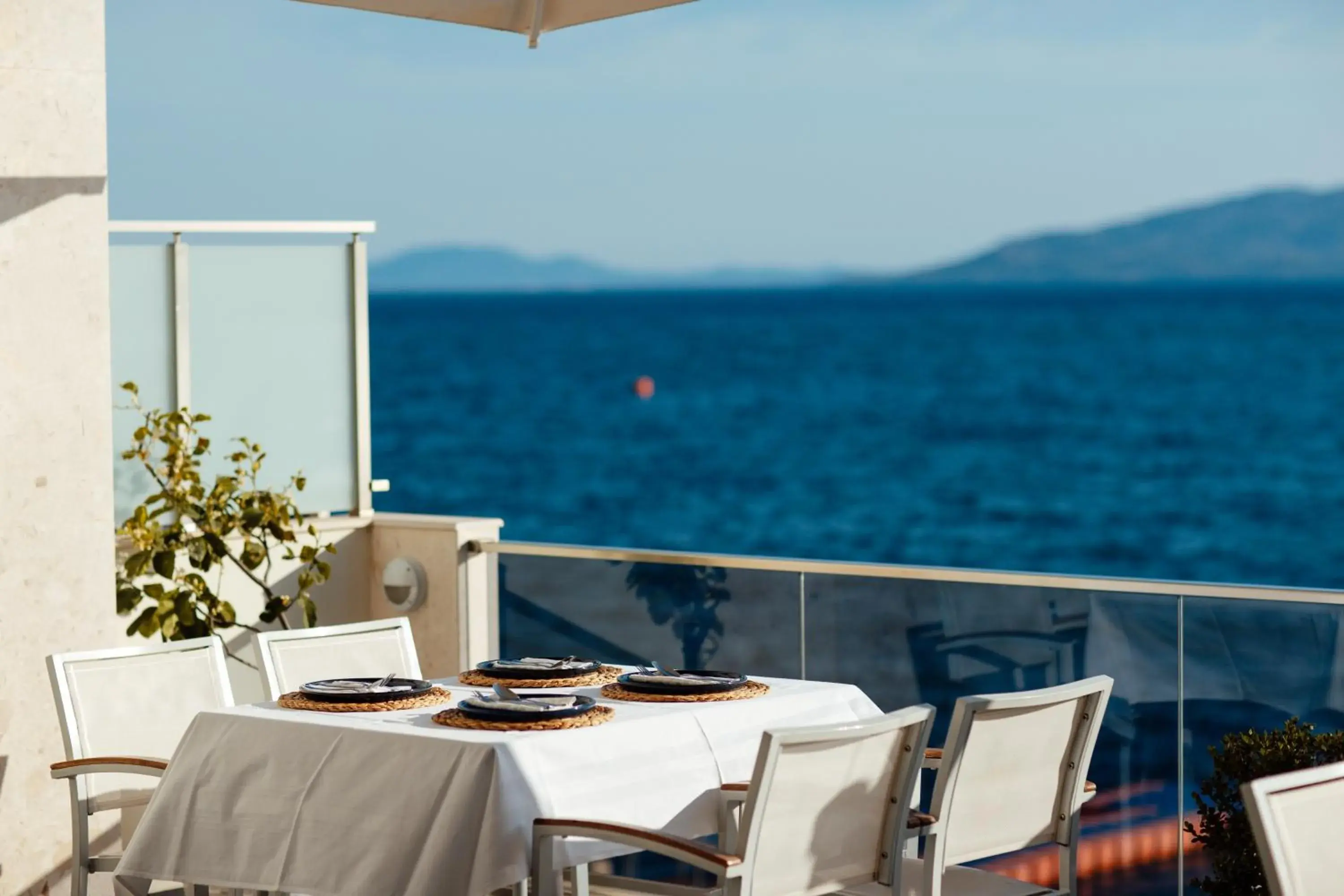 Restaurant/places to eat, Sea View in Hotel Jaroal