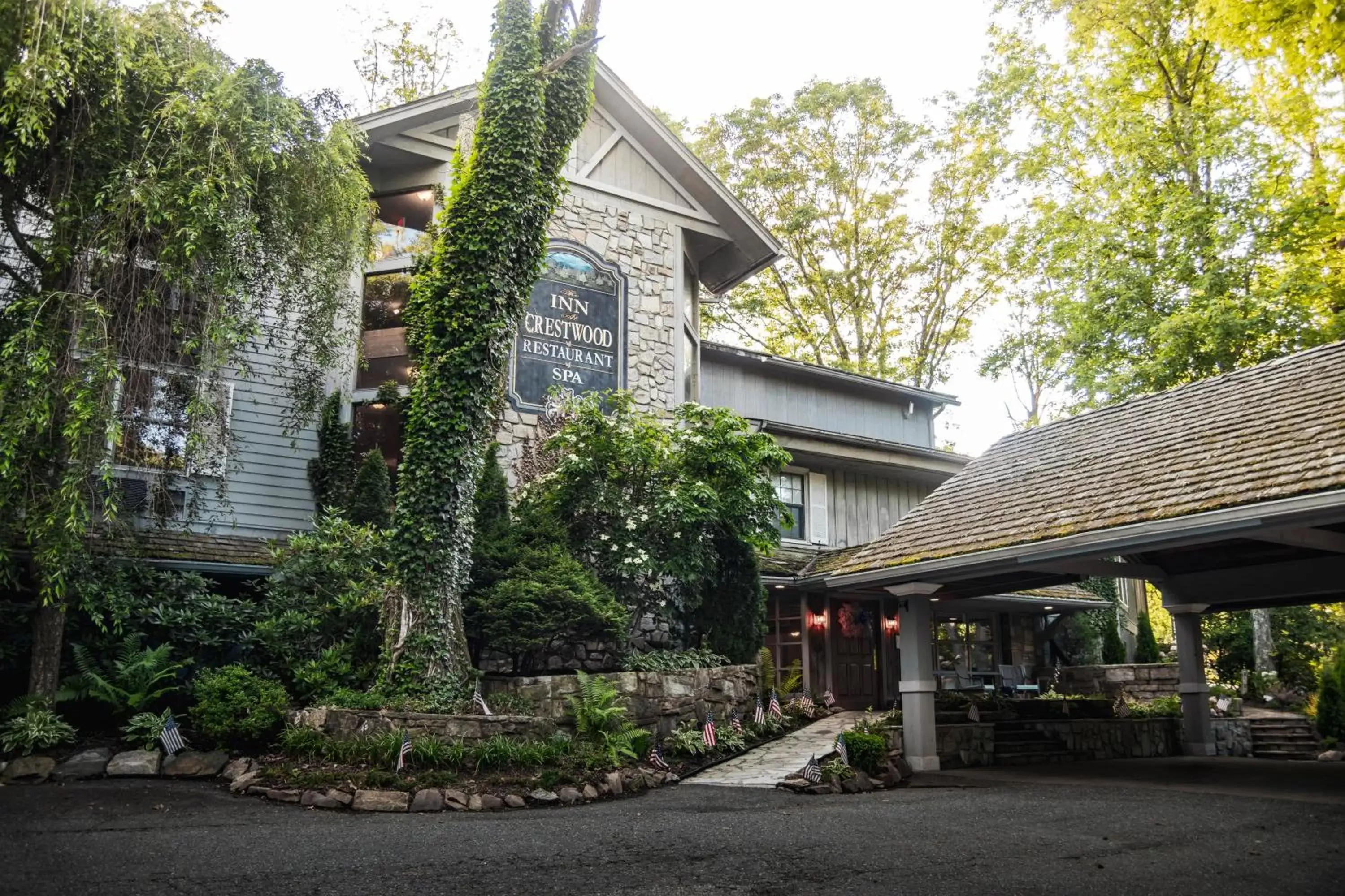 Facade/entrance, Property Building in Inn at Crestwood