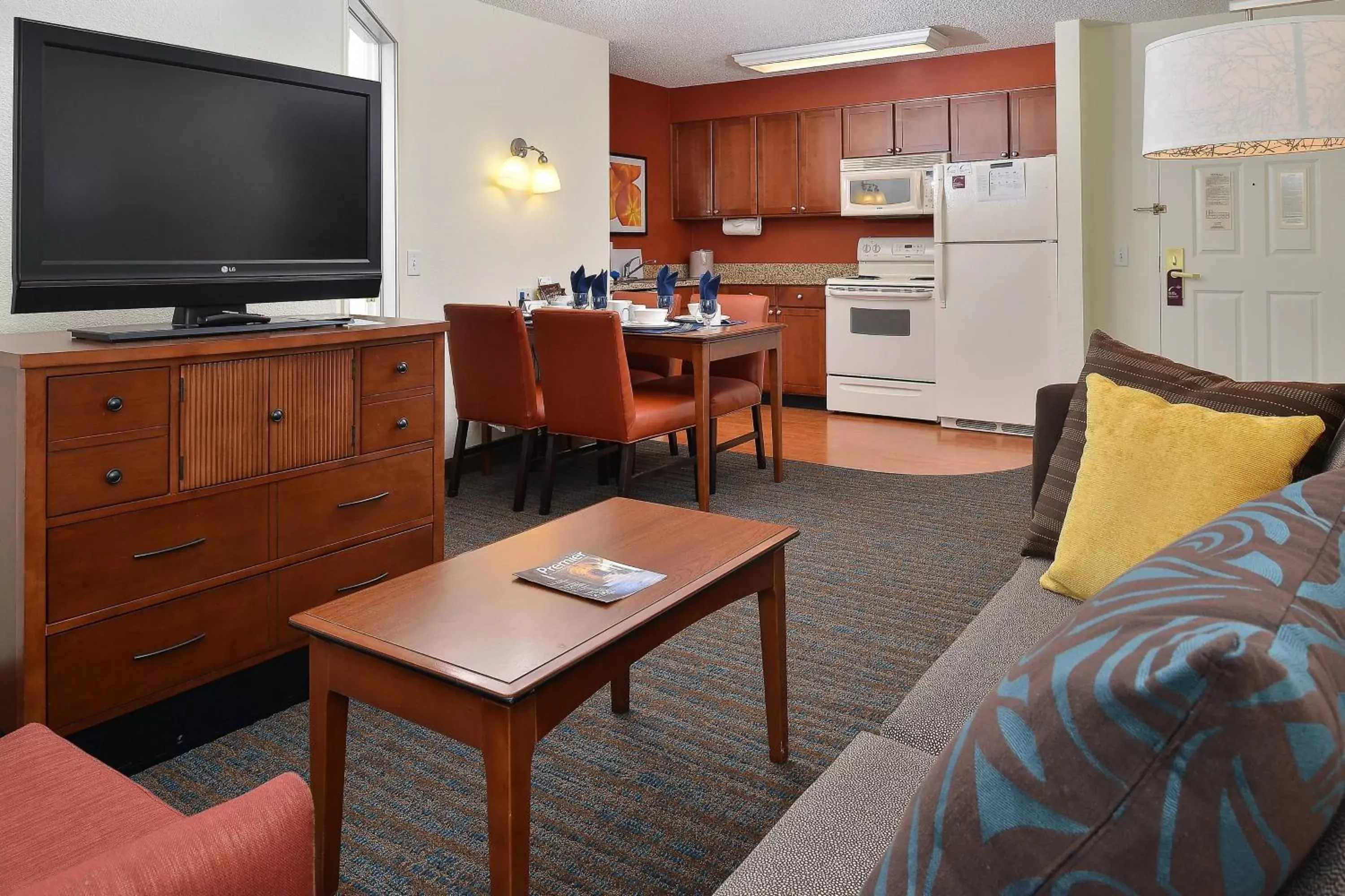 Bedroom, TV/Entertainment Center in Residence Inn by Marriott Denver Airport at Gateway Park