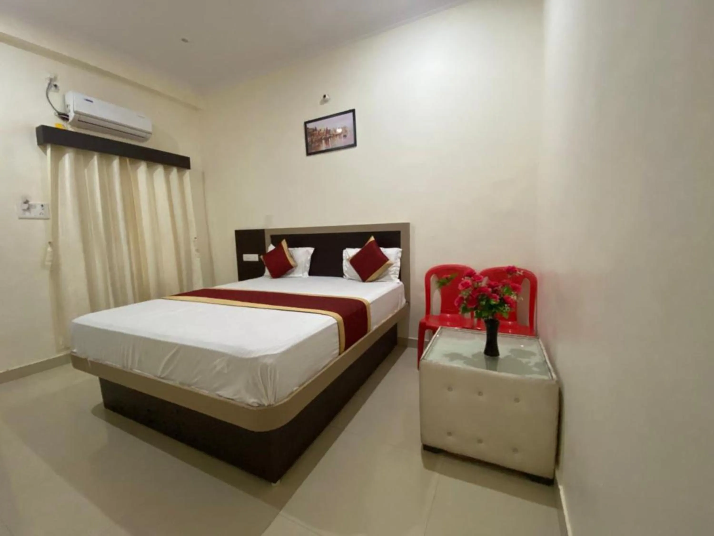 Bed in Goroomgo Nath Palace Varanasi