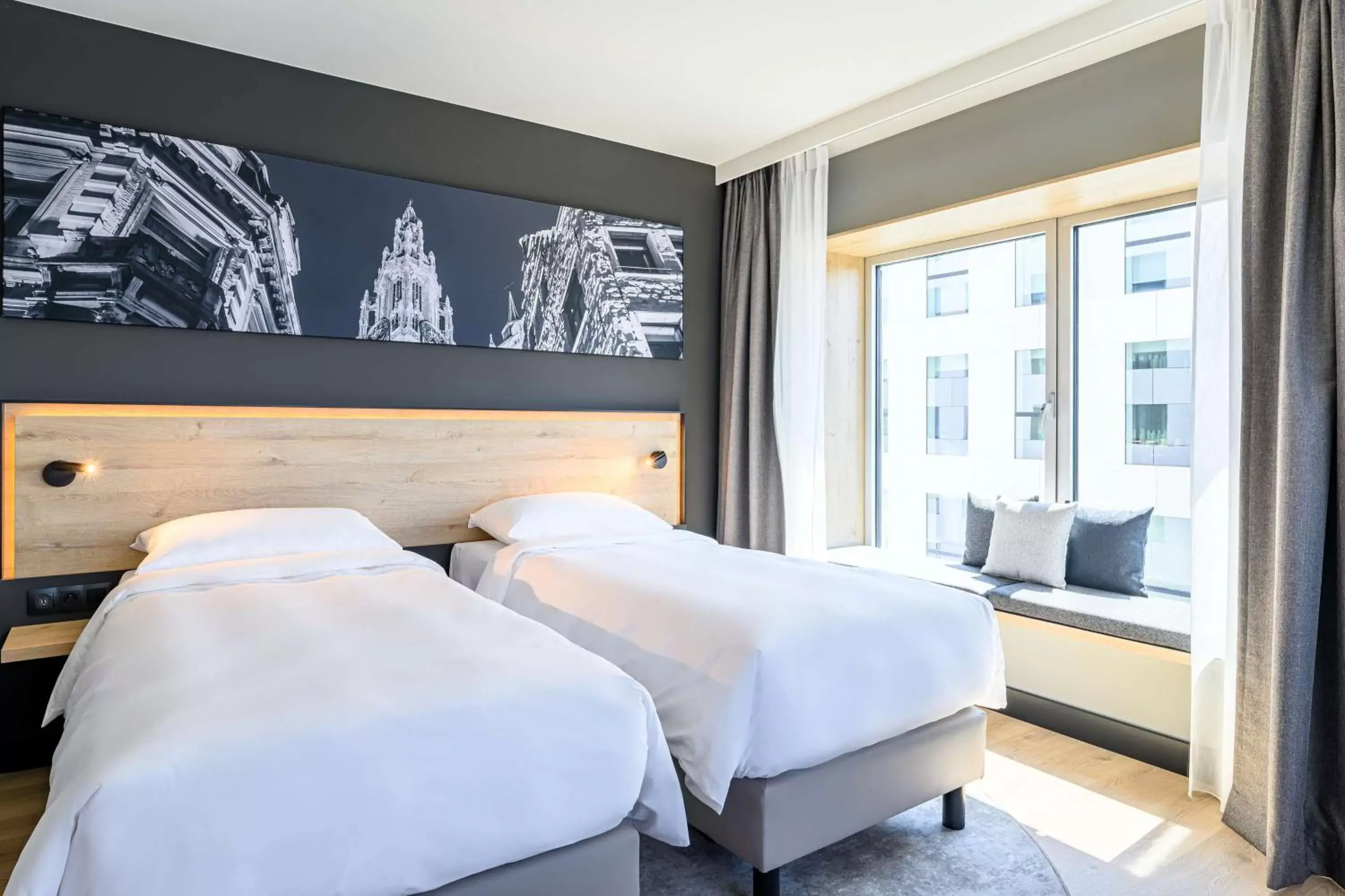 Photo of the whole room, Bed in Park Inn by Radisson Antwerp Berchem