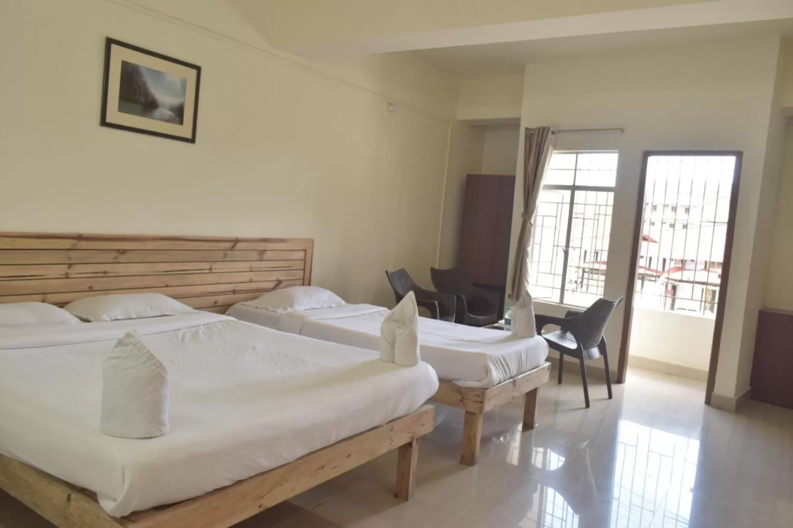 Bed in Hotel Travellers INN