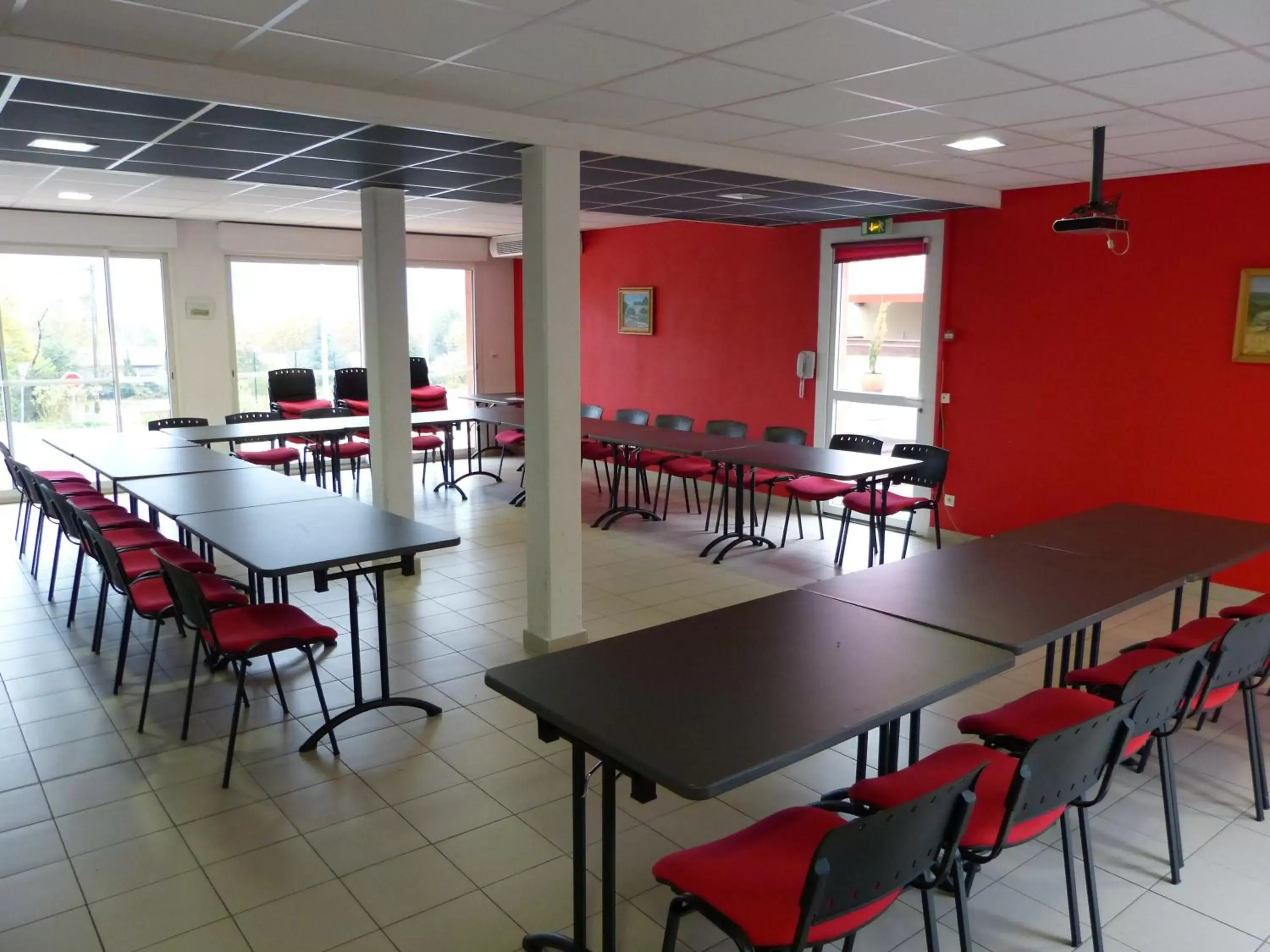 Business facilities in Hotel Restaurant Les Chataigniers