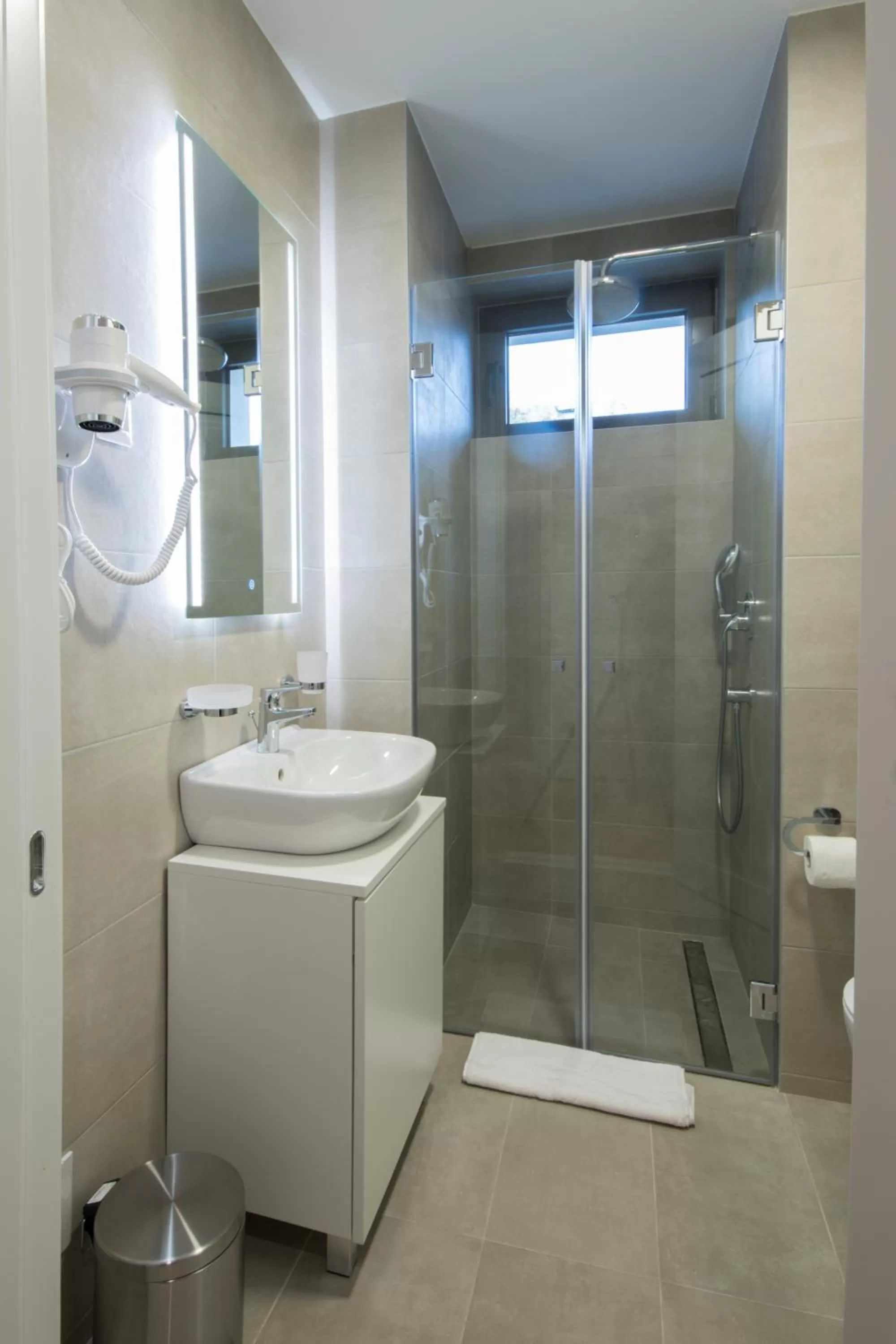 Shower in Hotel LoRa