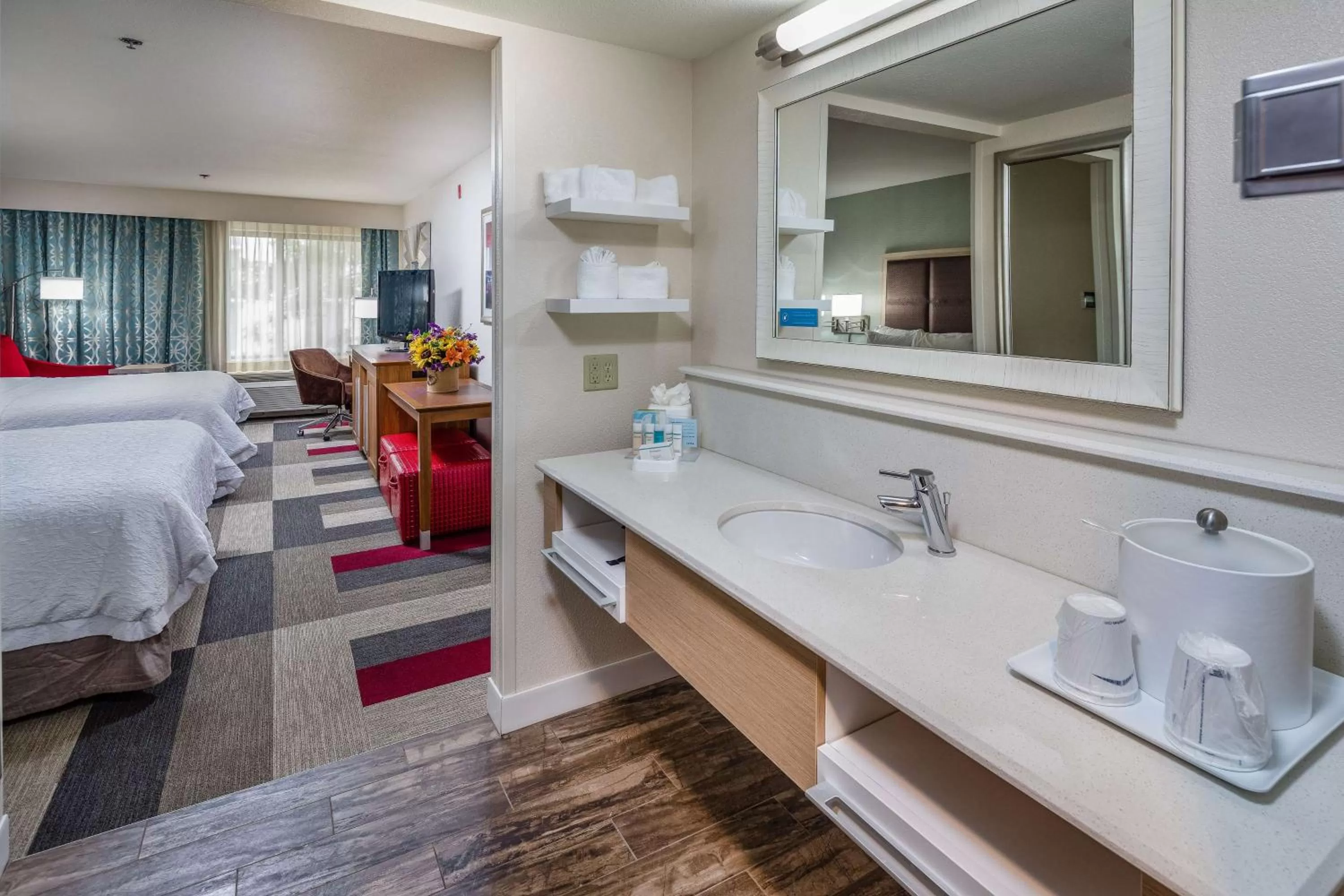 Bed in Hampton Inn San Francisco Airport