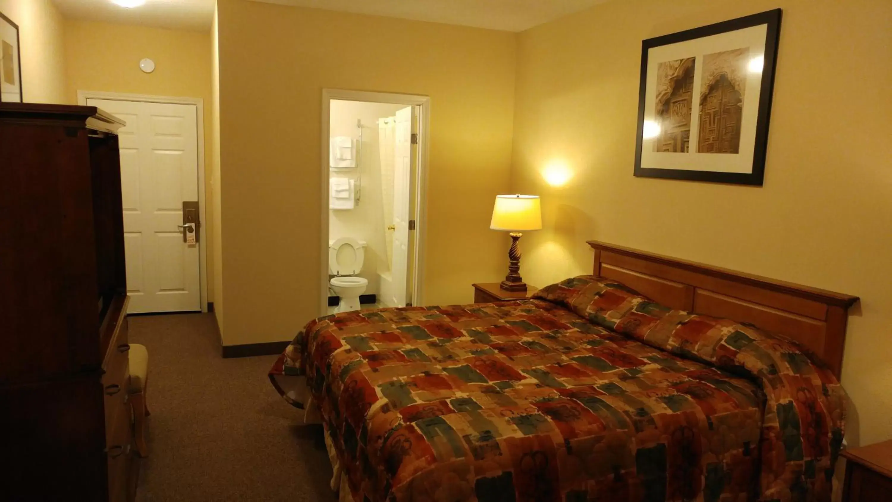 Bedroom, Bed in Country Regency Inn & Suites