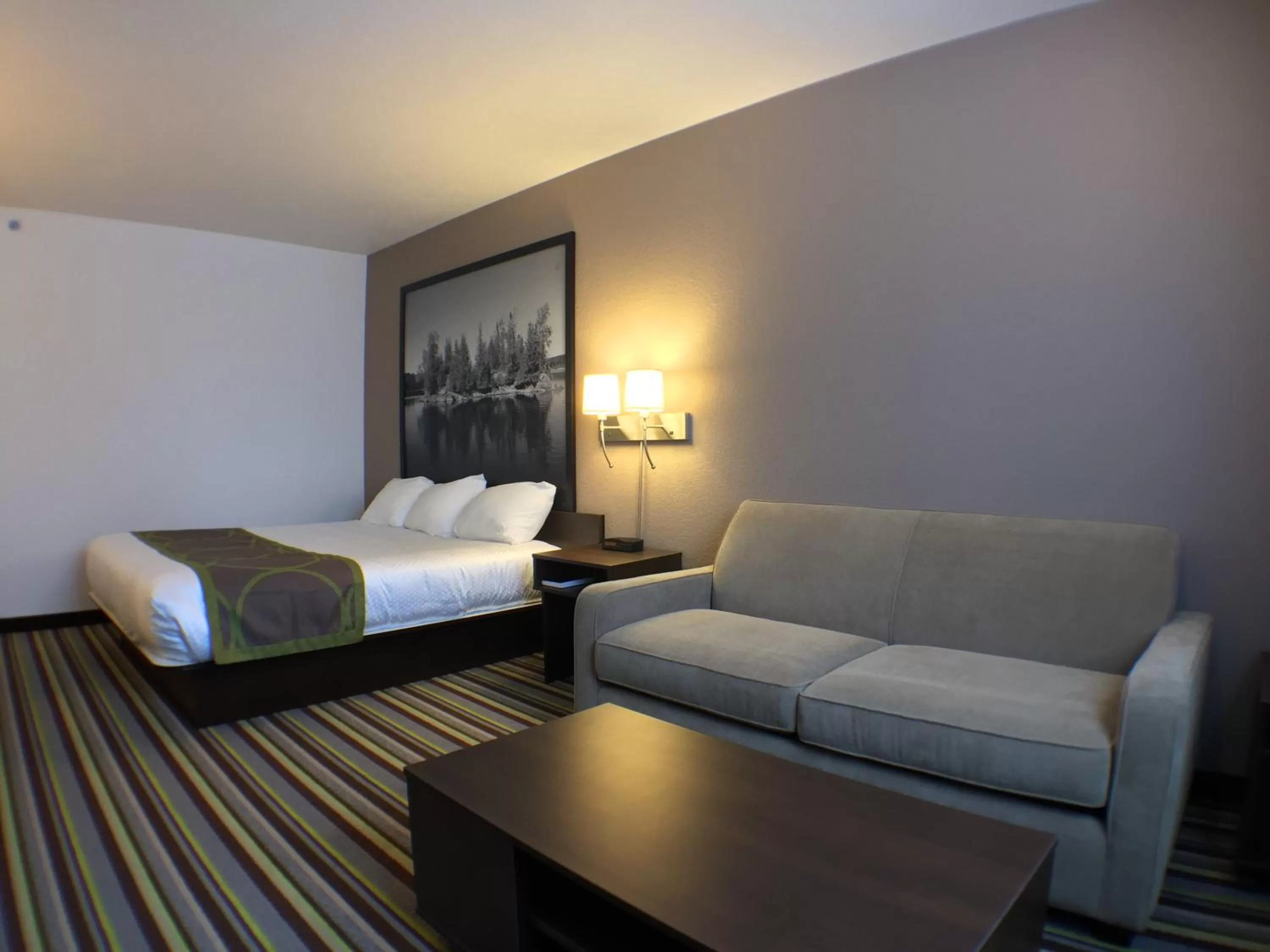 Photo of the whole room, Bed in Super 8 by Wyndham Kenora