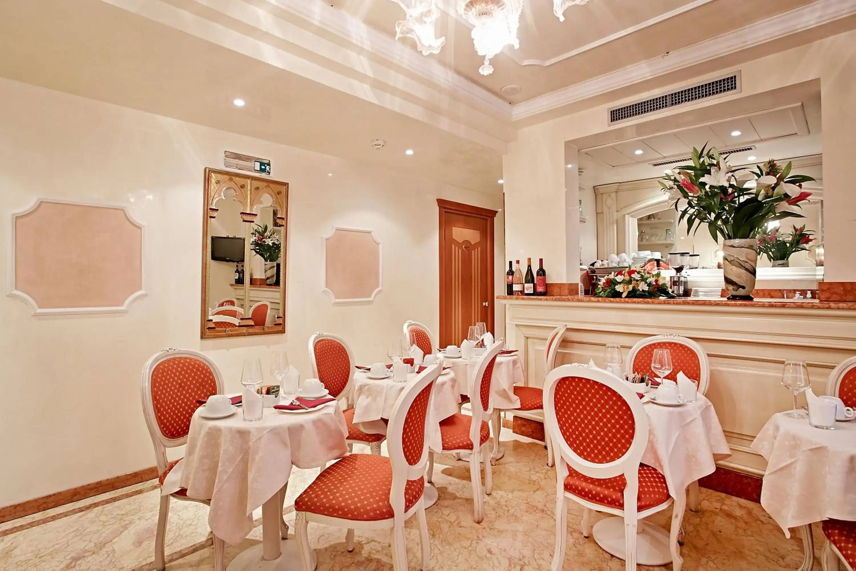 Meals, Restaurant/Places to Eat in Hotel San Luca Venezia