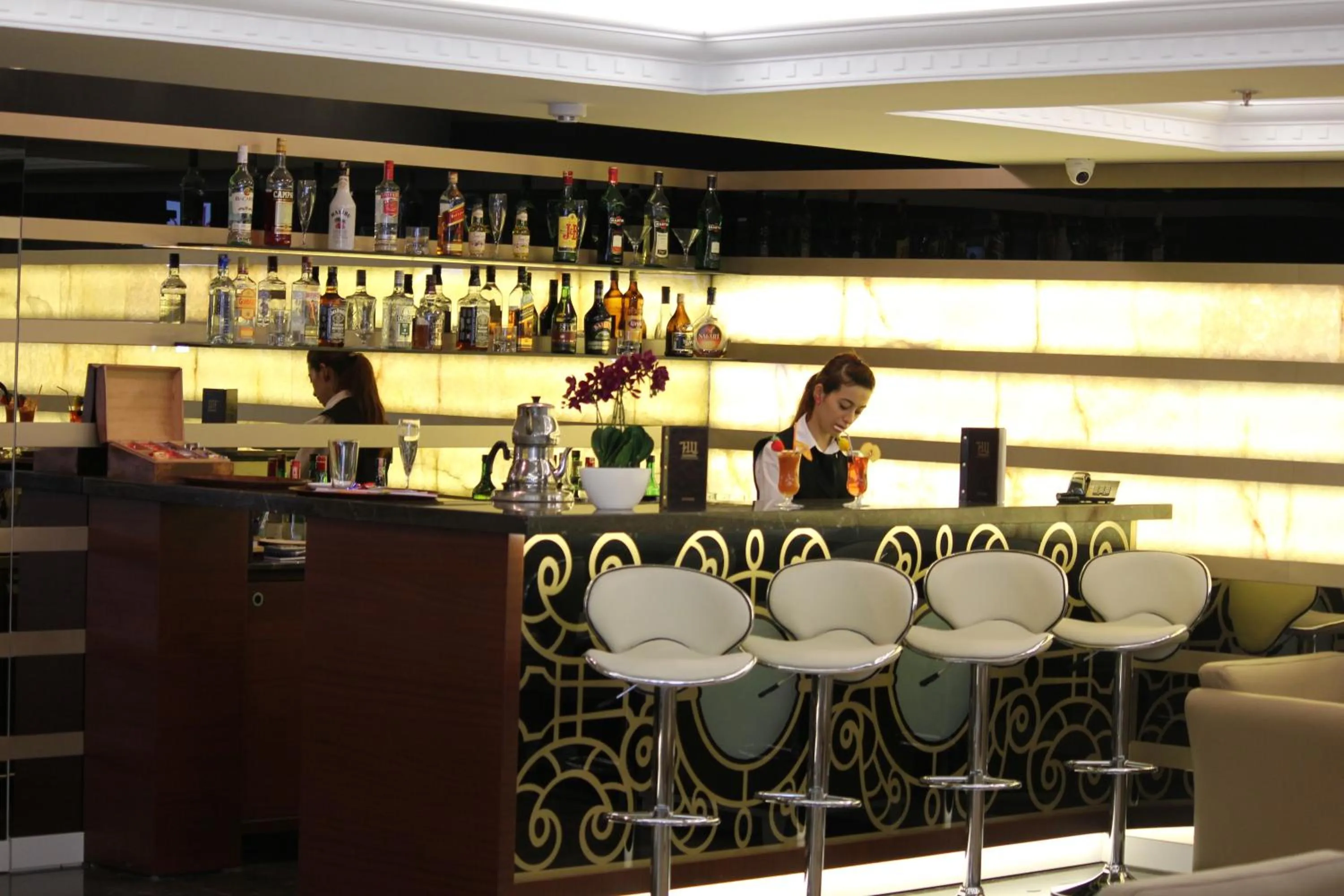 Lounge or bar in Grand Washington Hotel