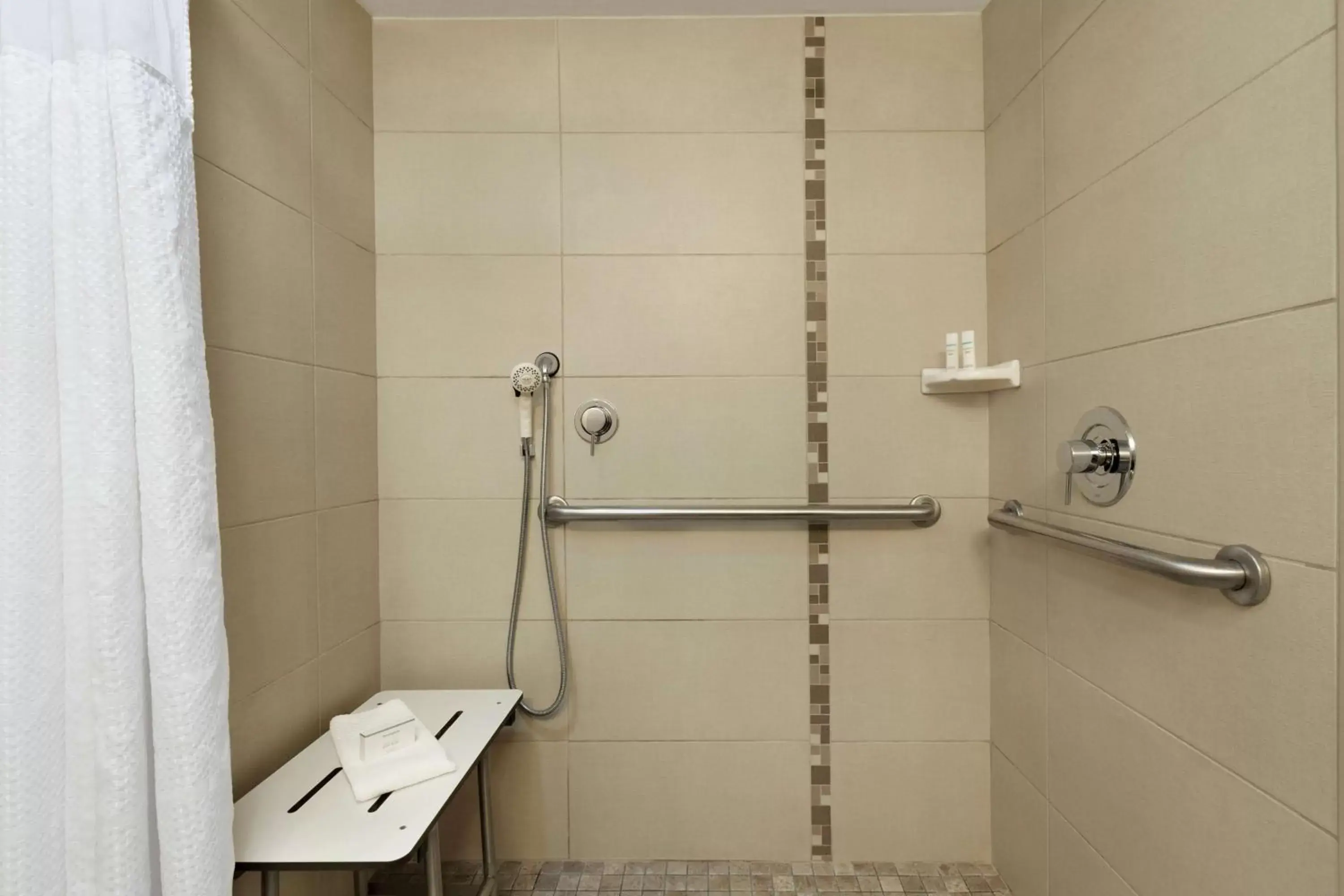 Bathroom in Embassy Suites by Hilton Arcadia-Pasadena Area
