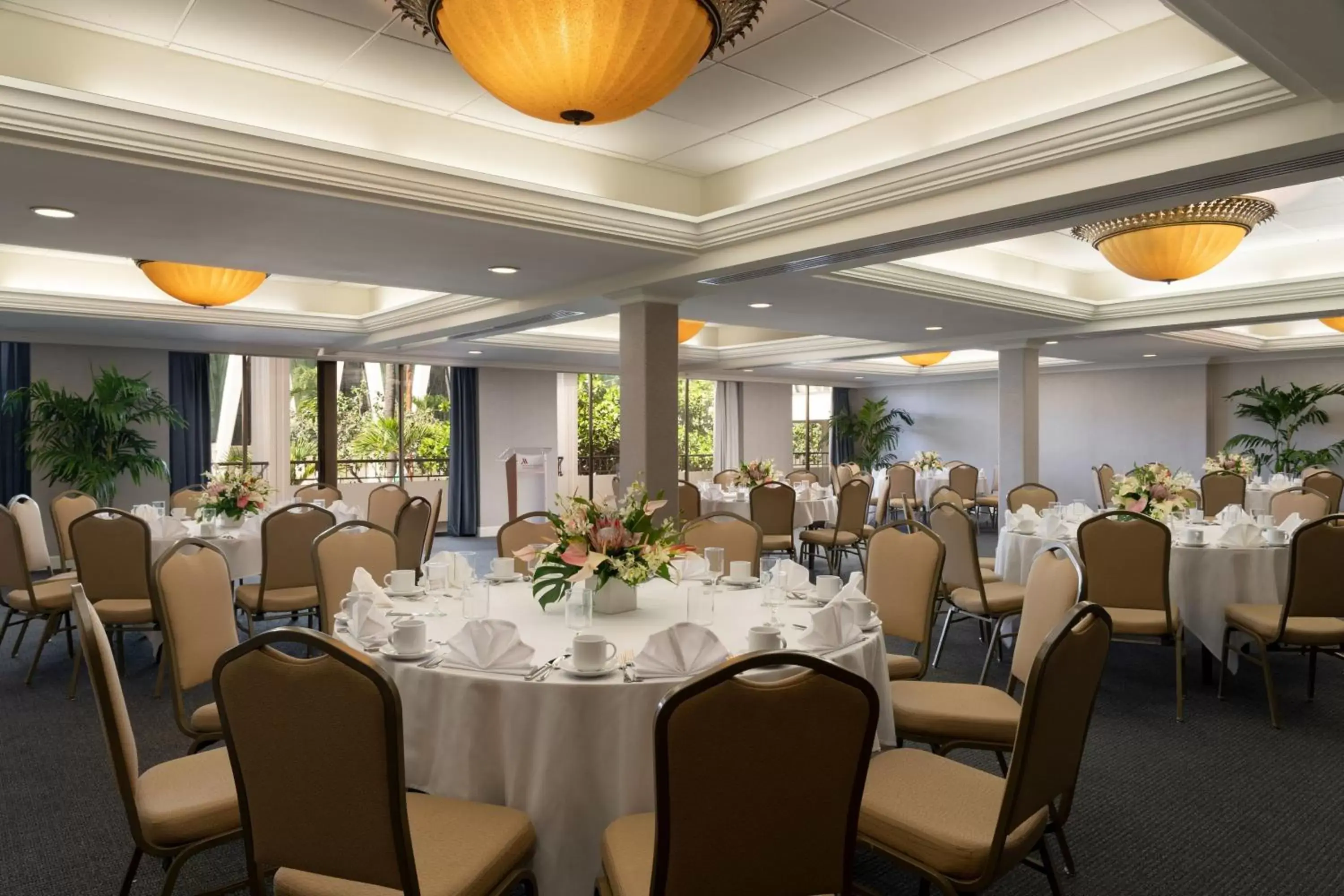 Meeting/conference room, Restaurant/Places to Eat in Waikiki Beach Marriott Resort & Spa