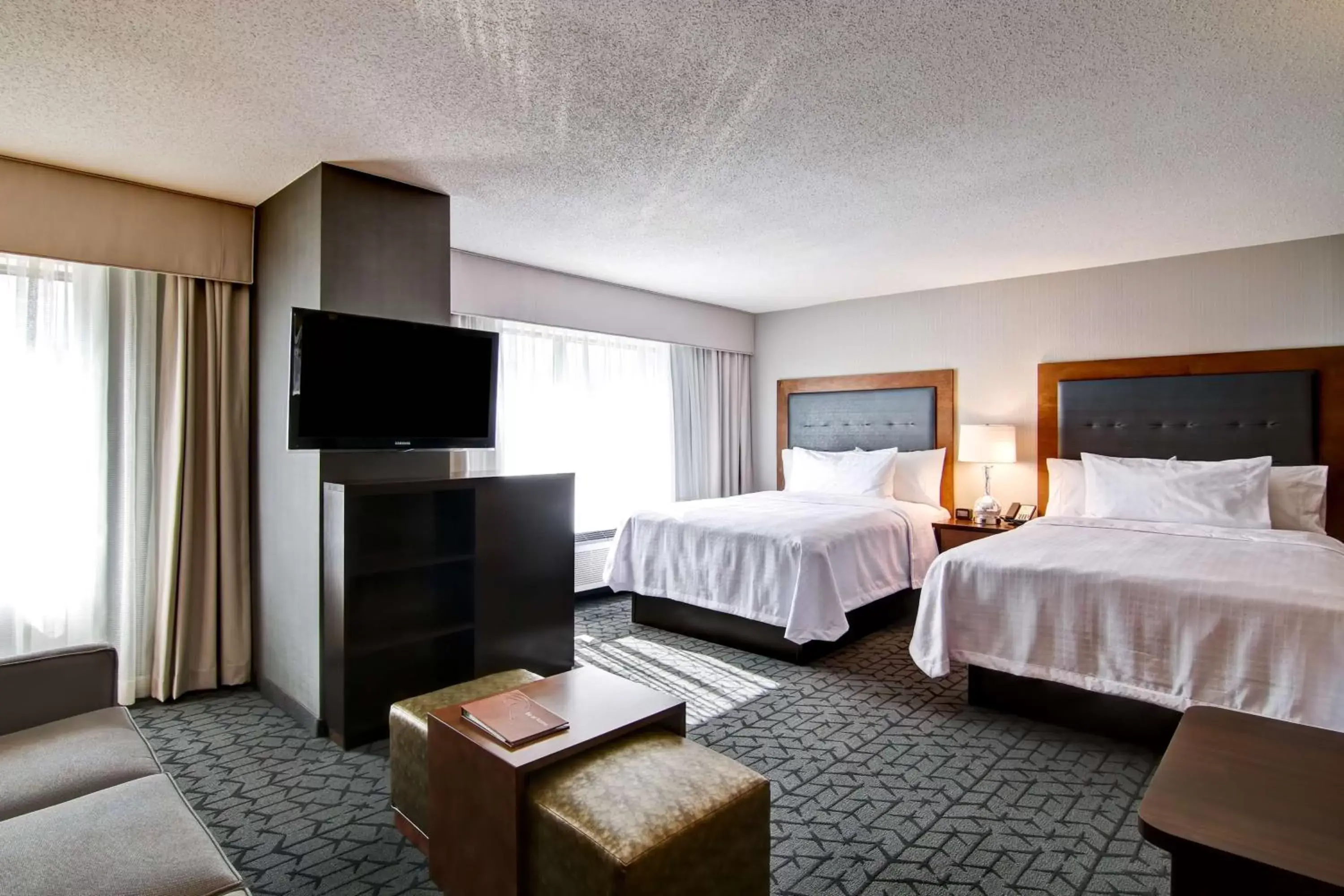 Living room, TV/Entertainment Center in Homewood Suites by Hilton Gaithersburg/Washington, DC North