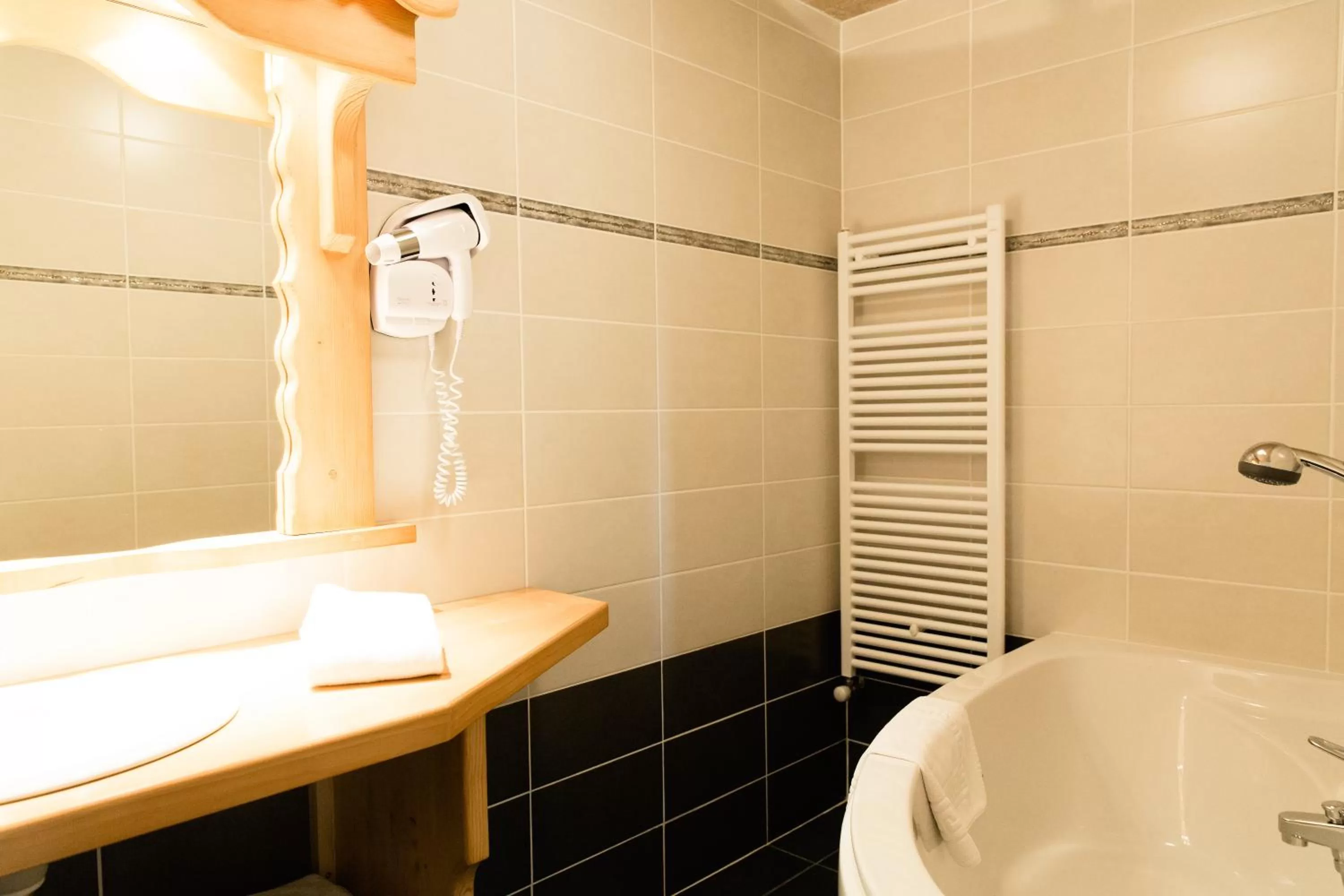 Bathroom in Hôtel Le Sporting