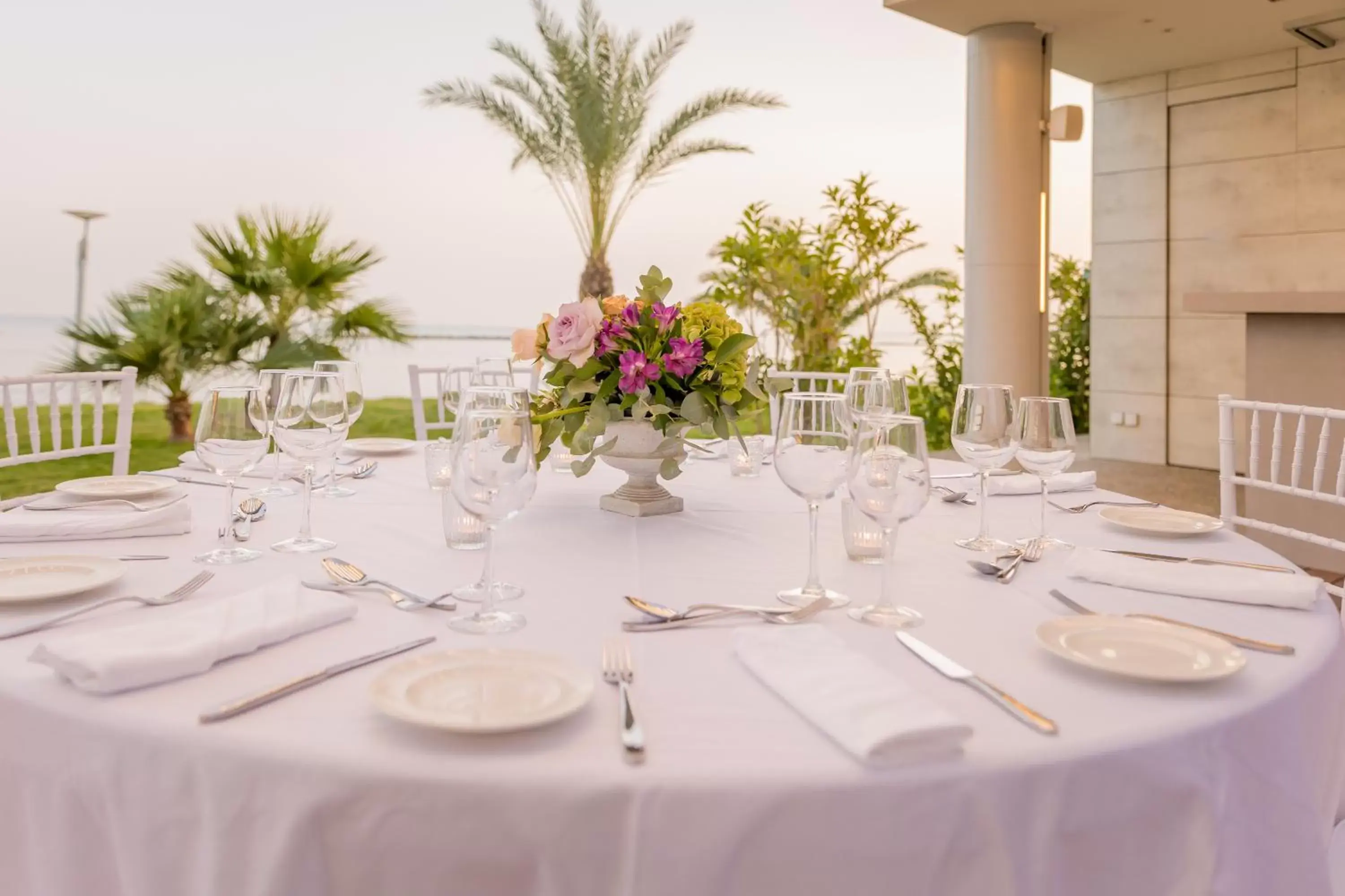 Beach, Restaurant/Places to Eat in Radisson Beach Resort Larnaca