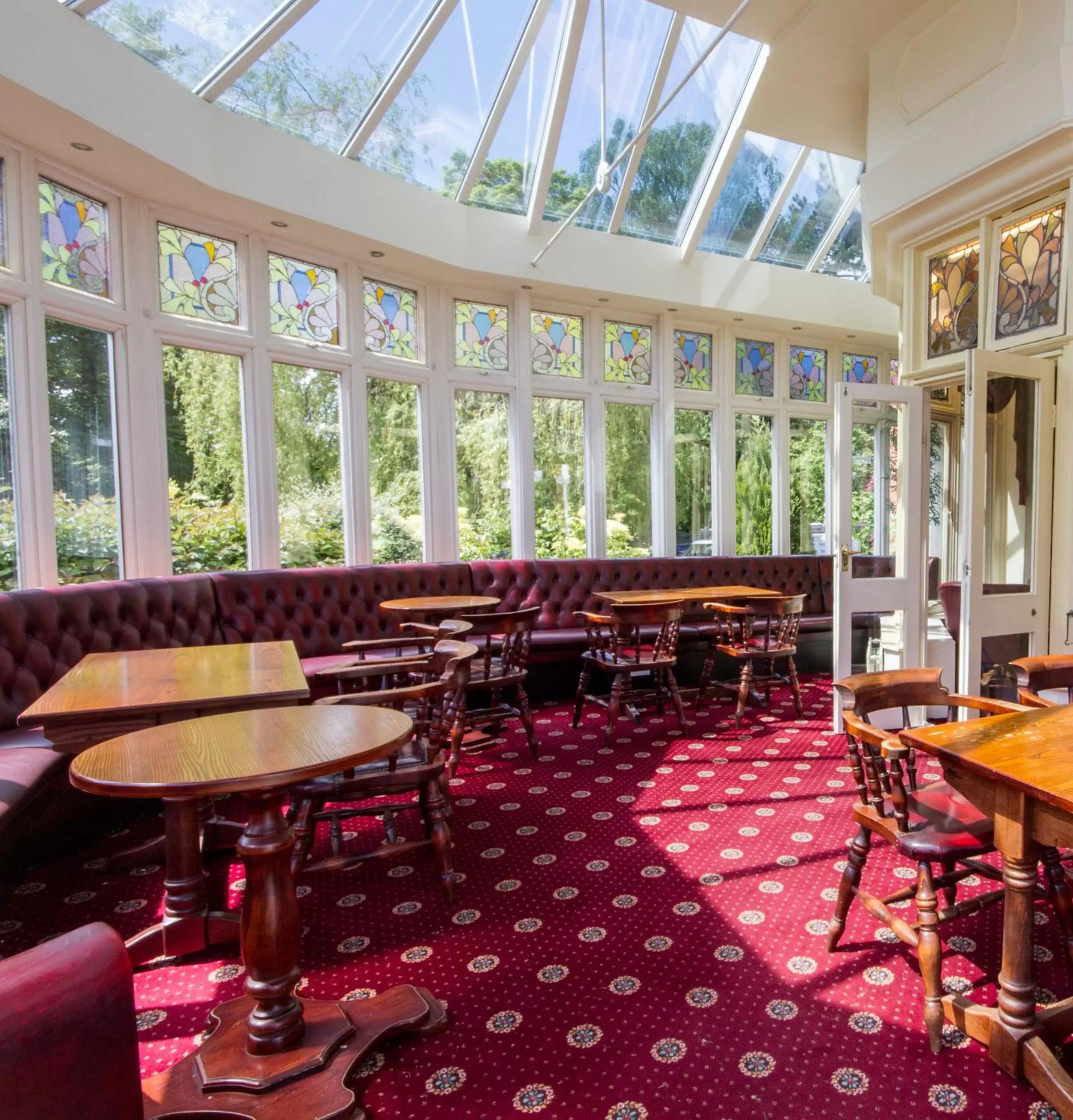 Lounge or bar, Restaurant/Places to Eat in NormanHurst Hotel