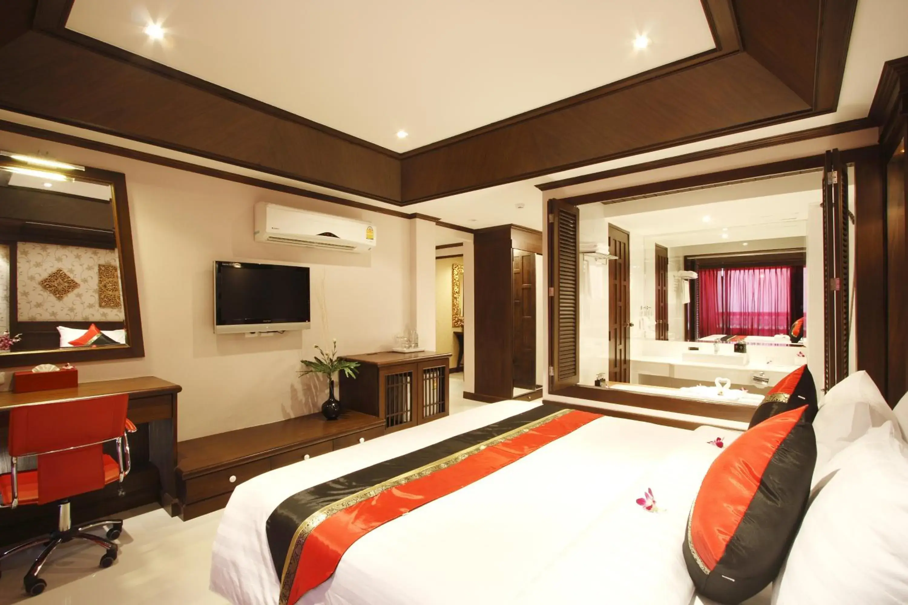 Bedroom in Rayaburi Hotel, Patong