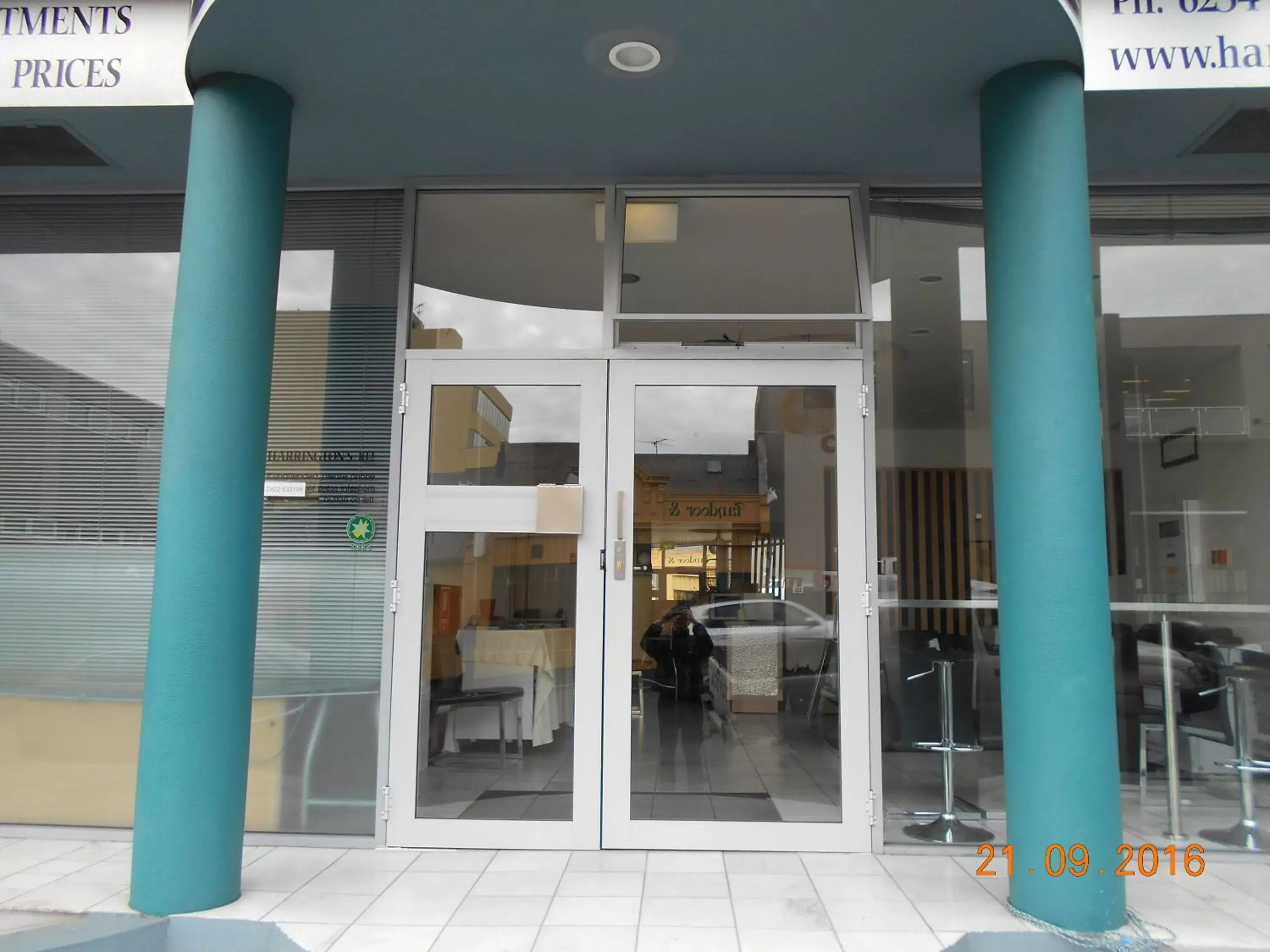 Facade/entrance in Harringtons102 Facade/entrance in Harringtons102