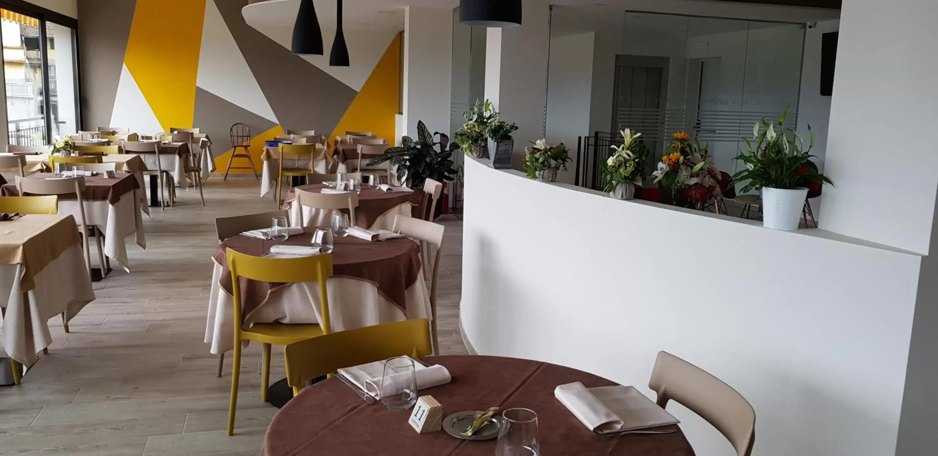 Restaurant/Places to Eat in Hotel Ristorante Stampa