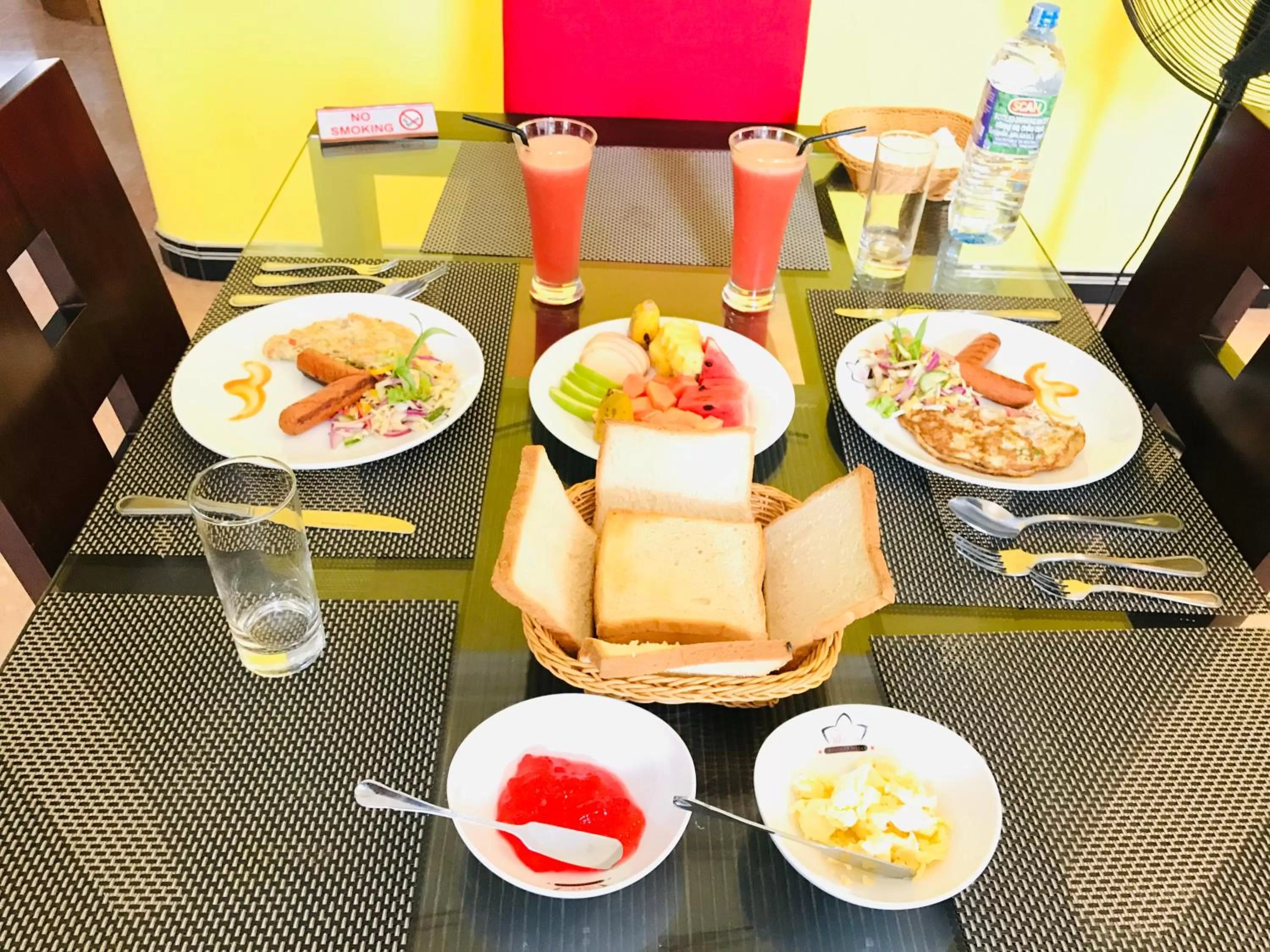 Breakfast in Siluni's Villa