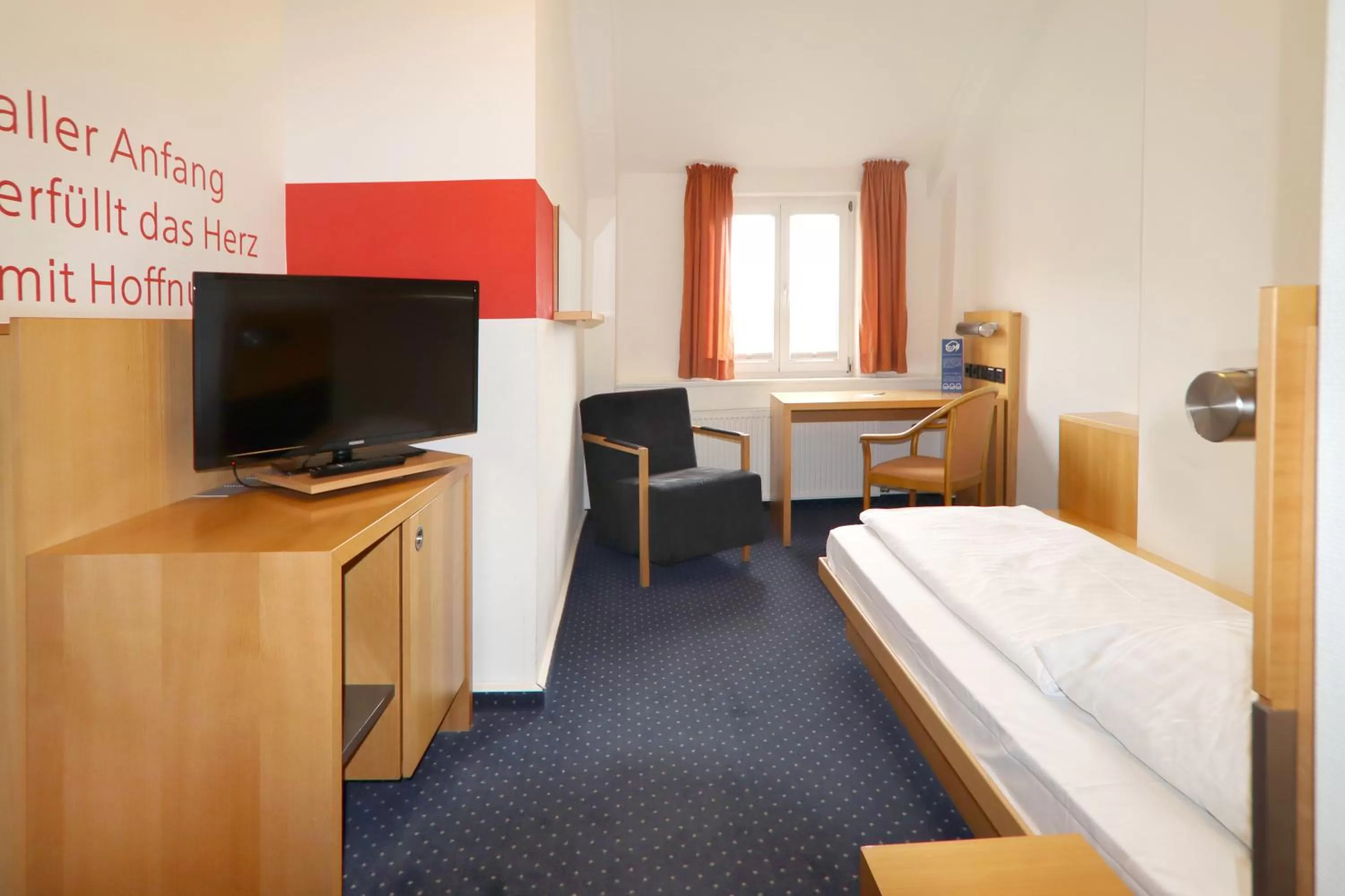 Photo of the whole room, Bed in Hotel Der Achtermann