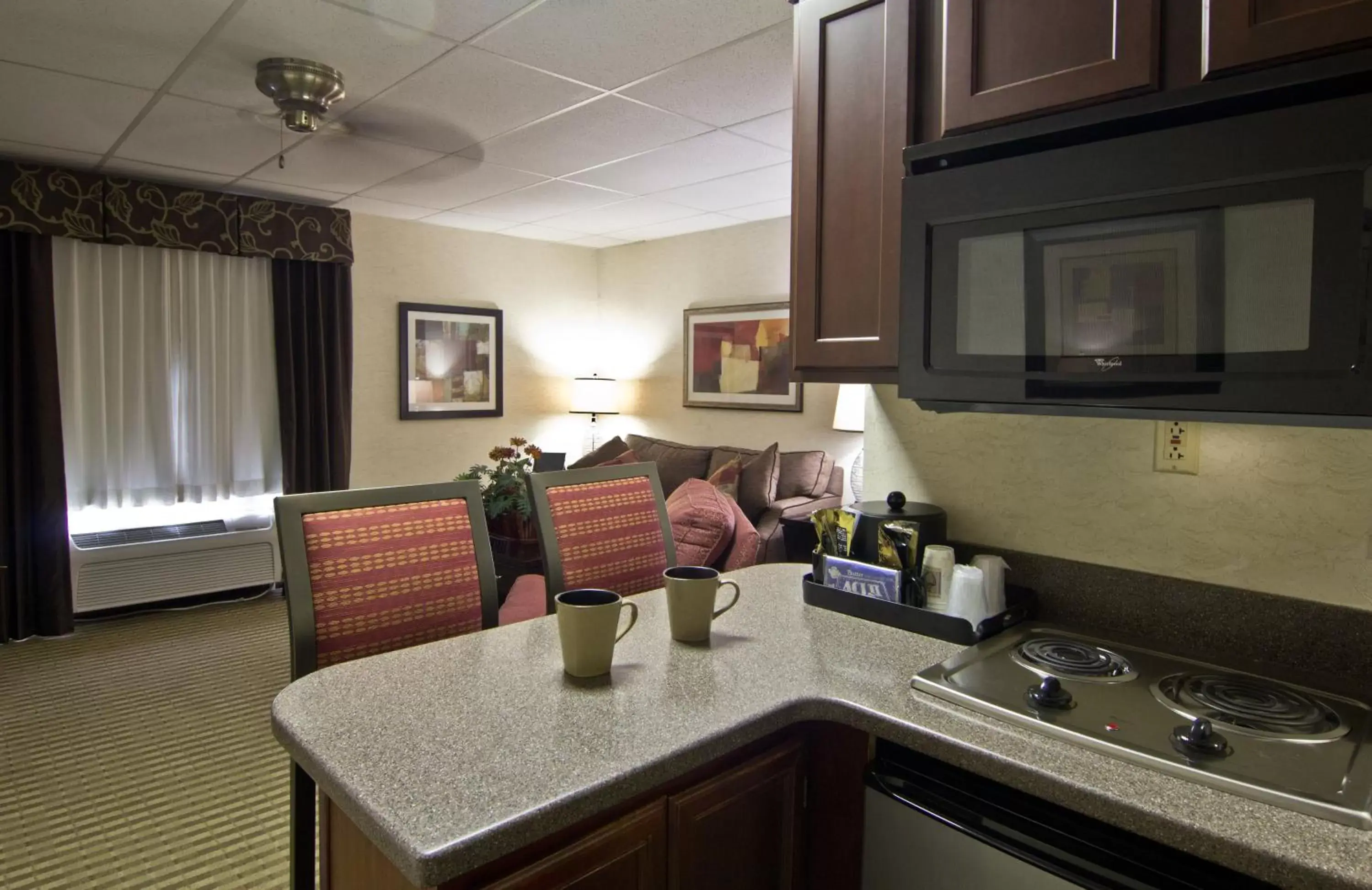 Kitchen or kitchenette, Kitchen/Kitchenette in Christopher Inn and Suites