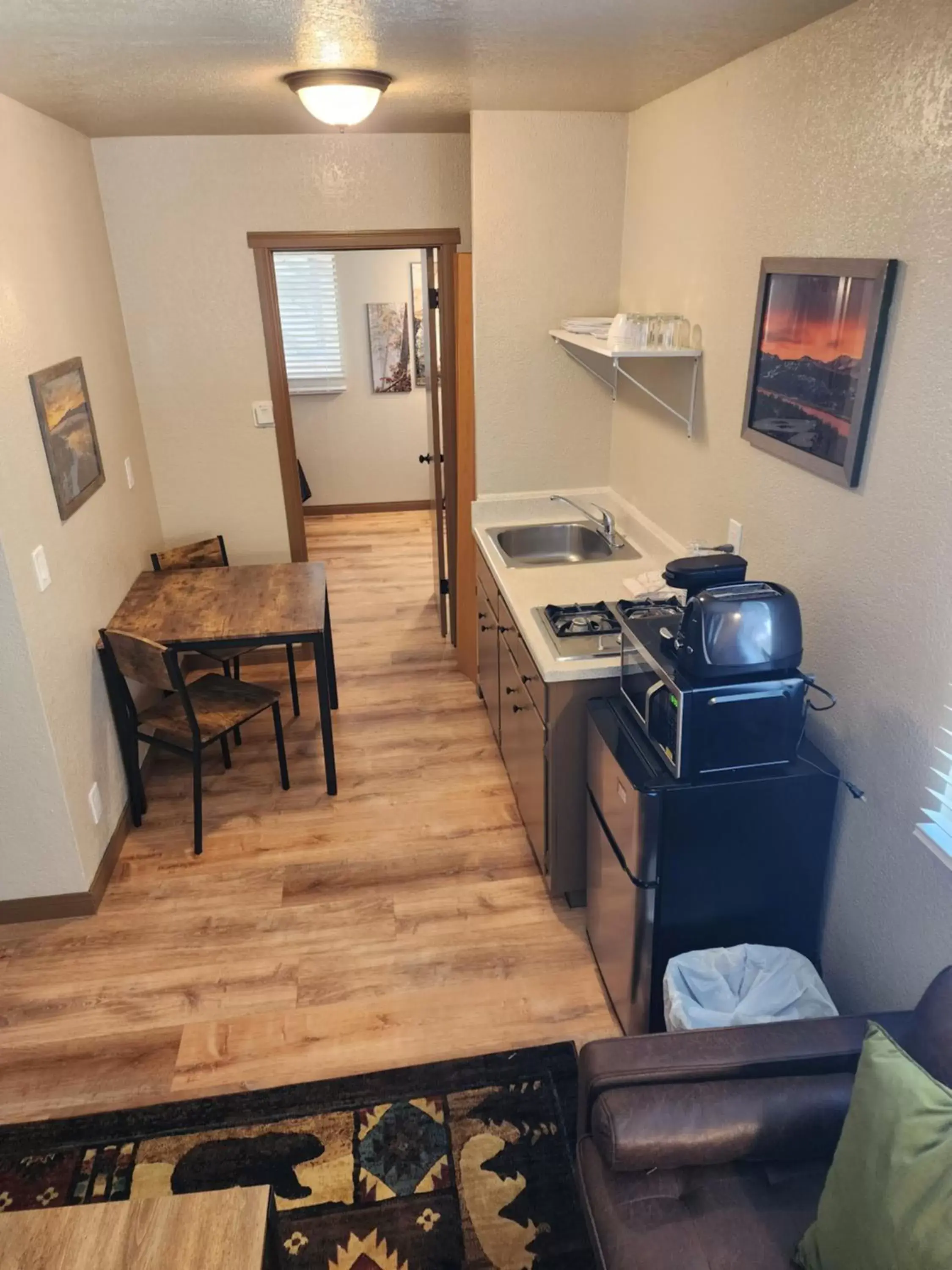 Kitchen/Kitchenette in Black Forest Lodge