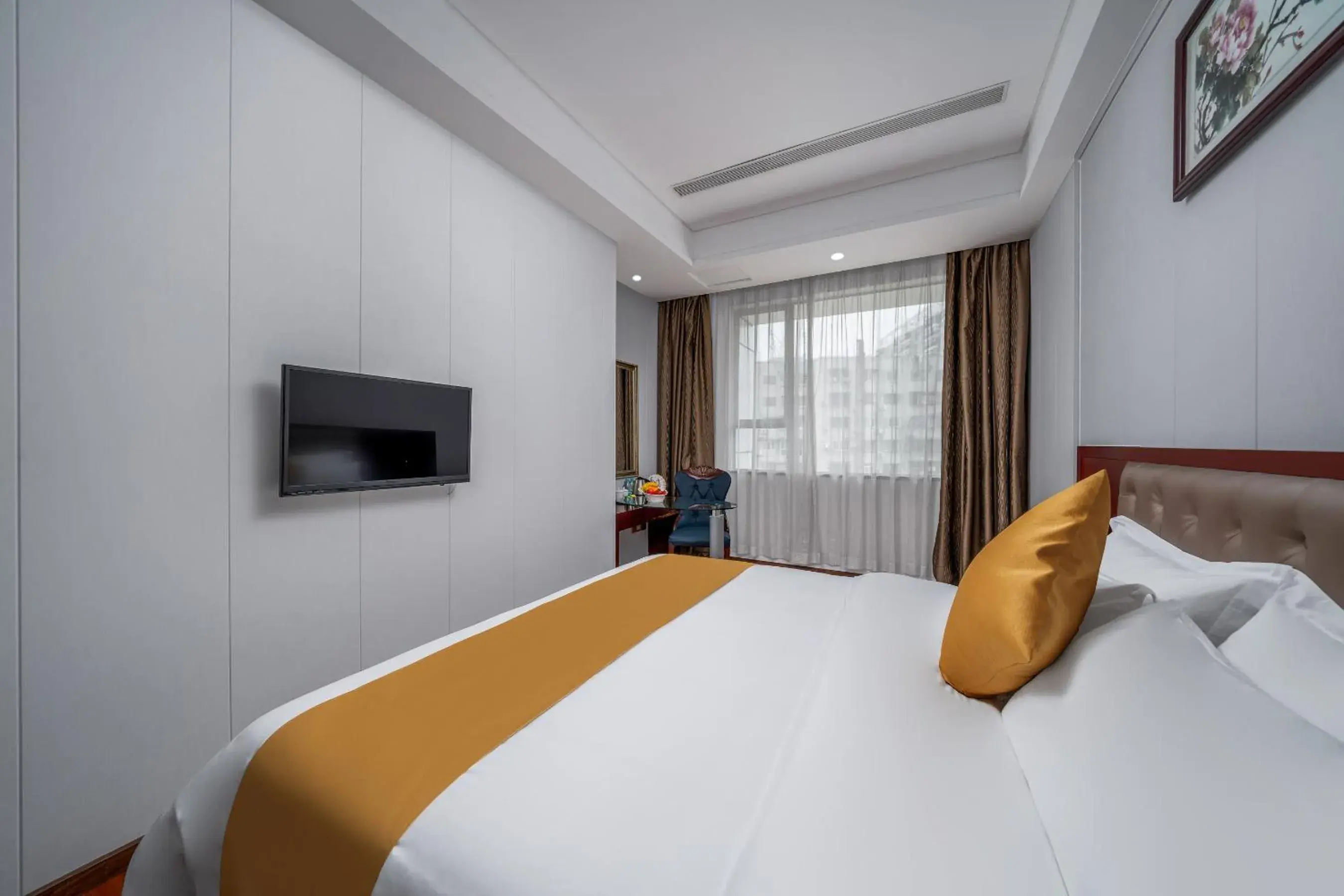 Bed in Shi Liu Hotel