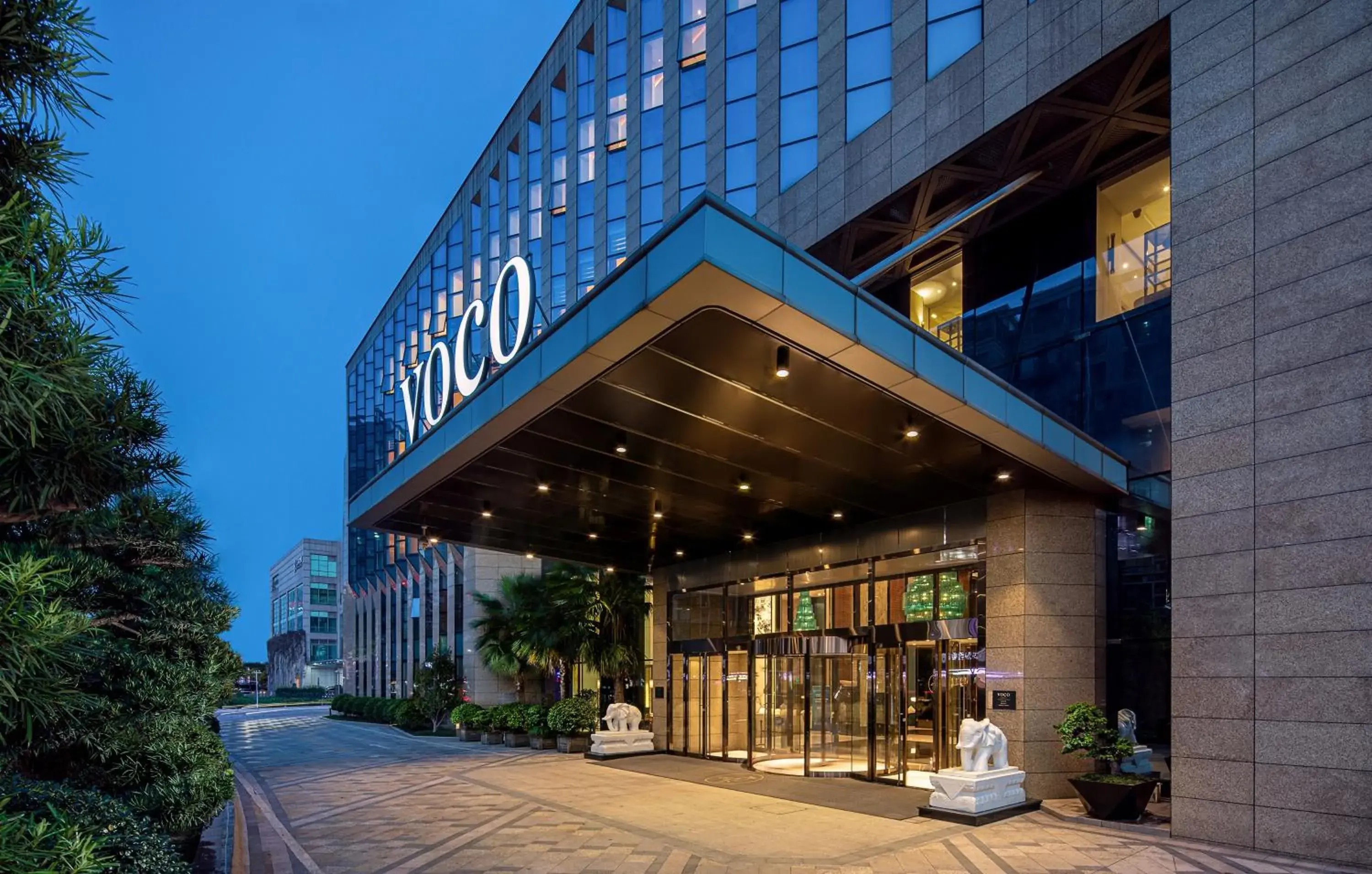 Facade/entrance in voco - Hangzhou Binjiang Minghao, an IHG Hotel