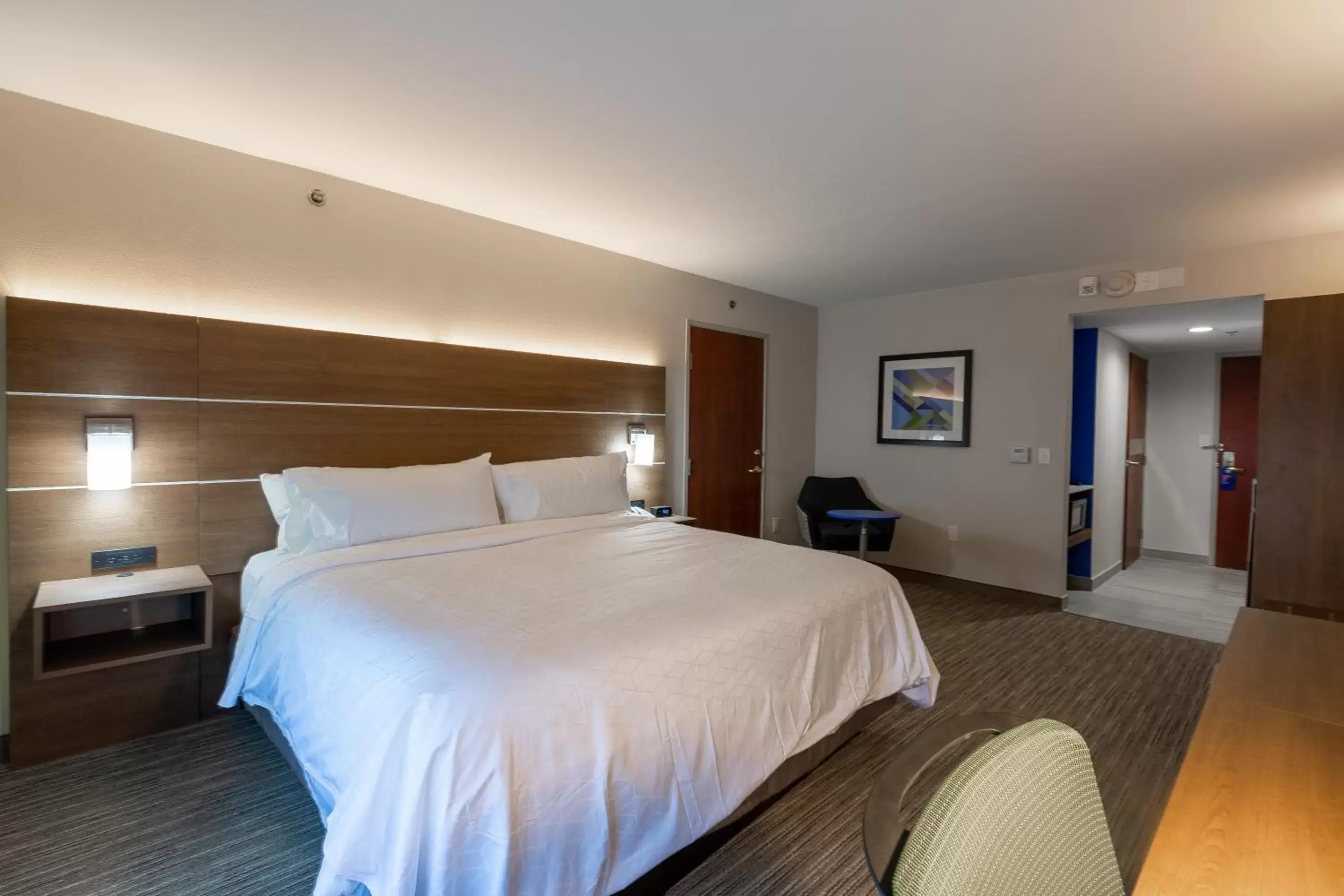 Bedroom, Bed in Holiday Inn Express & Suites Arlington North – Stadium Area, an IHG Hotel