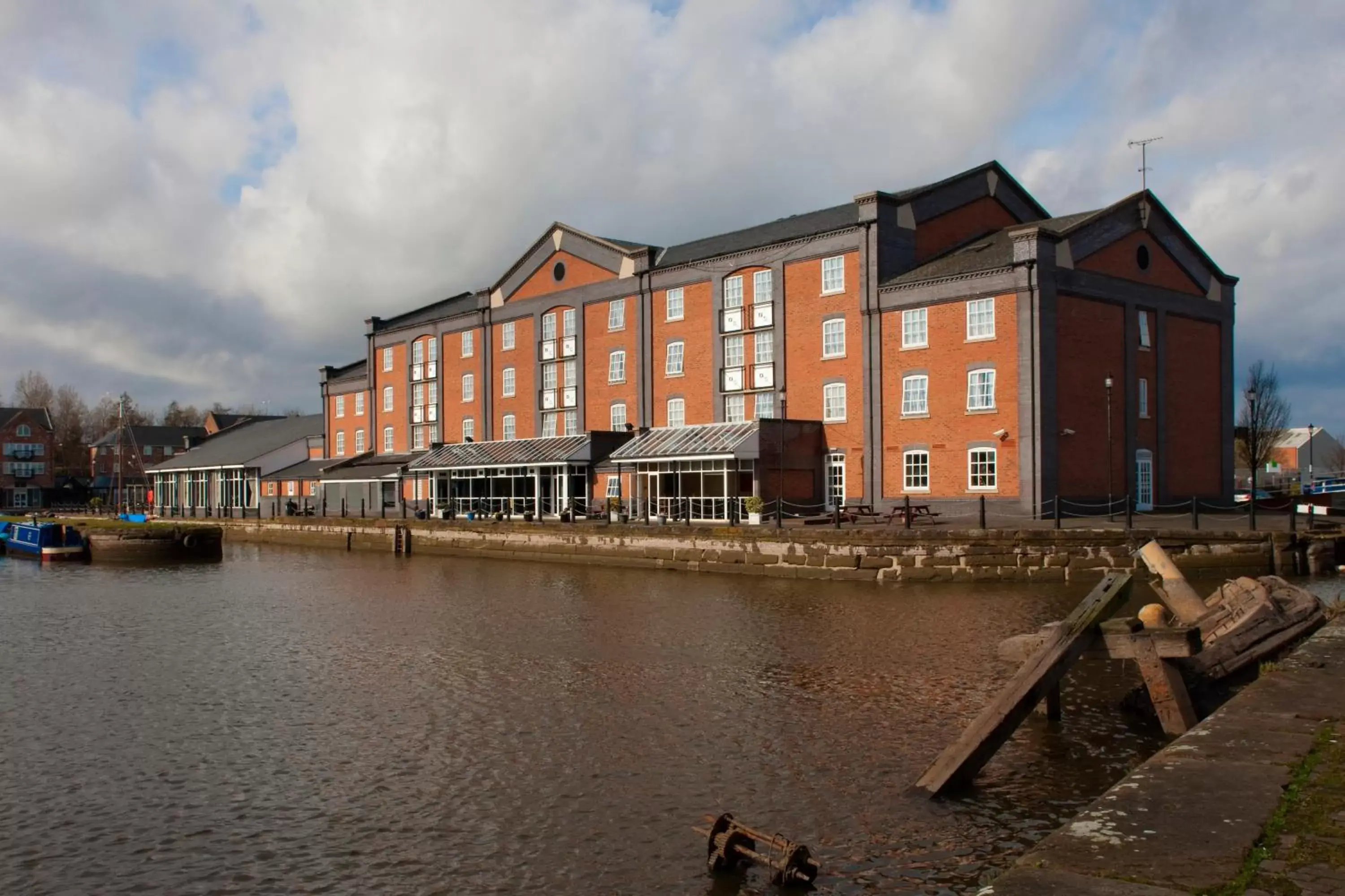 Property Building in Holiday Inn Ellesmere Port/Cheshire Oaks, an IHG Hotel