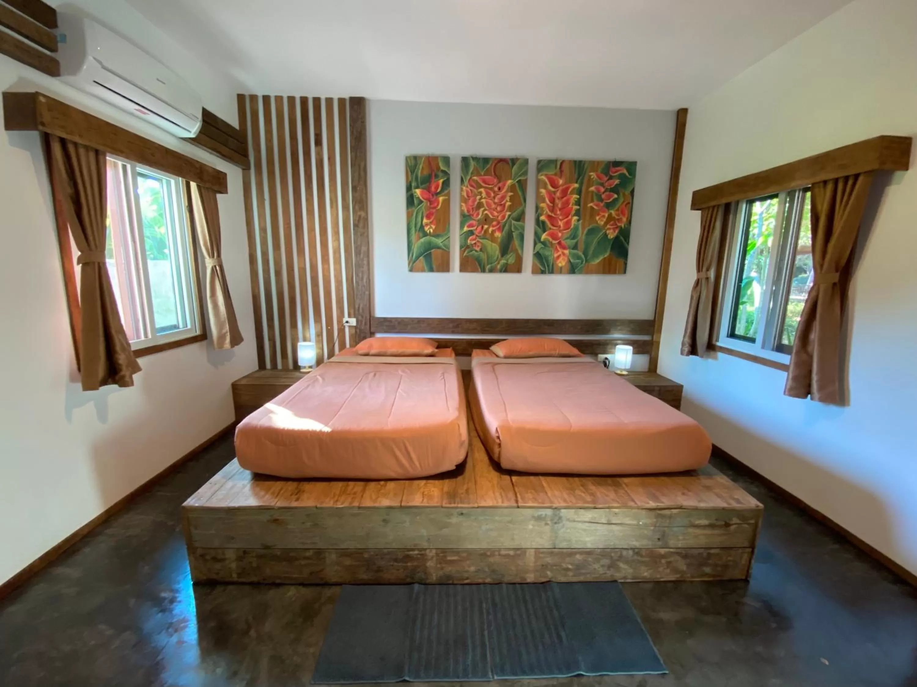 Bathroom, Bed in Sirita