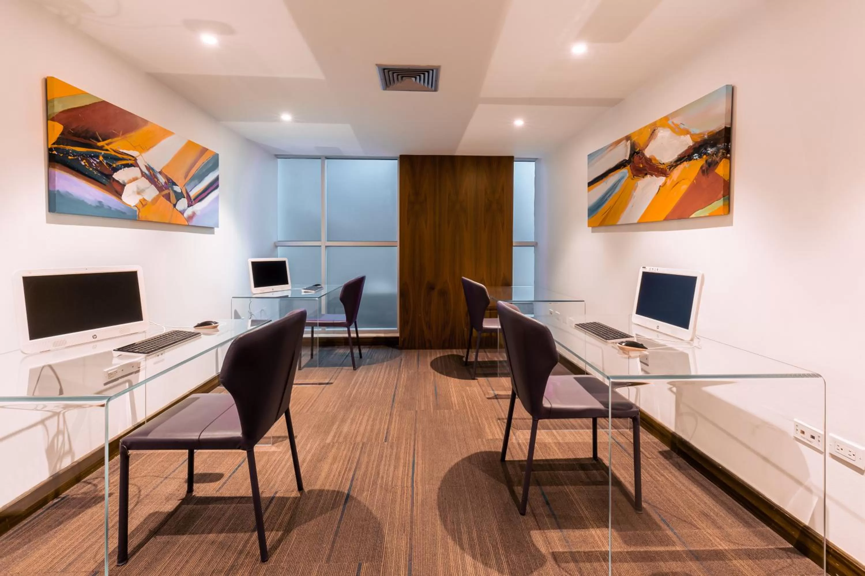 Business facilities in Exe Oriental Panamá