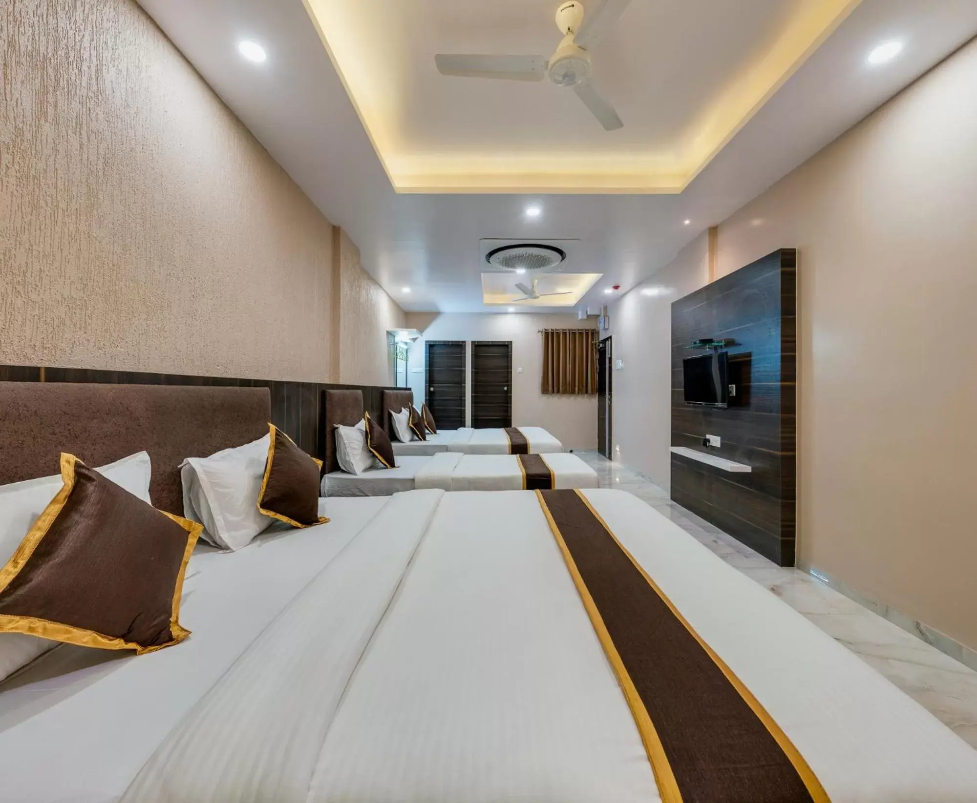 Bed in Hotel Aatithya Satkar Near Mahalaxmi Temple Bed in Hotel Aatithya Satkar Near Mahalaxmi Temple