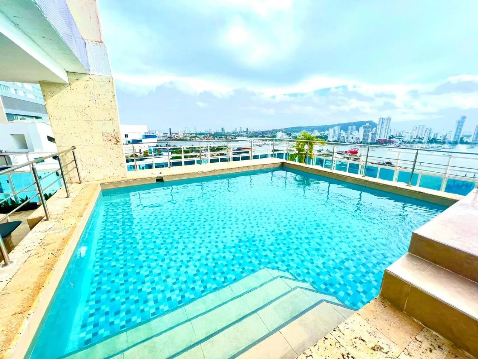Swimming pool in Hotel Cartagena Premium