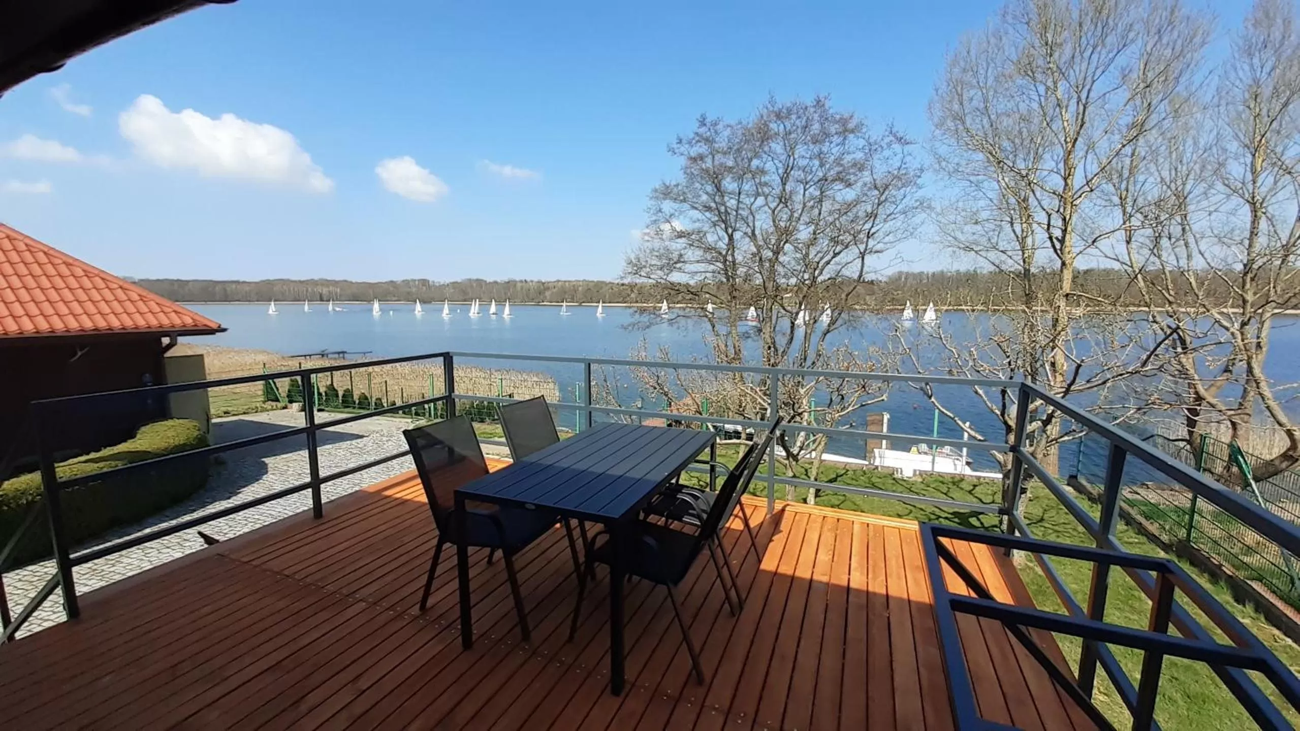 Property building in Port Jeziorak