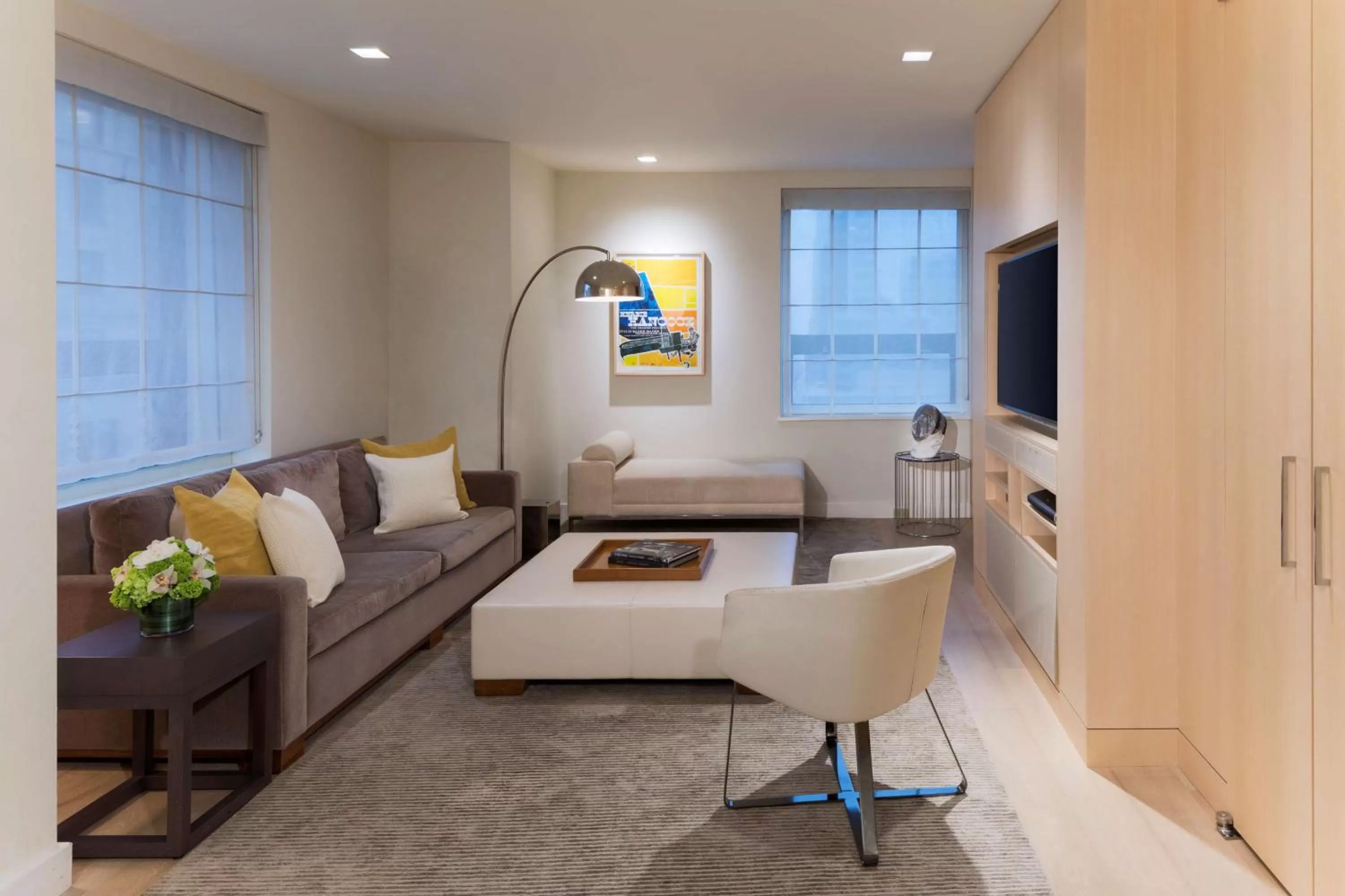 Photo of the whole room in Hyatt Grand Central New York