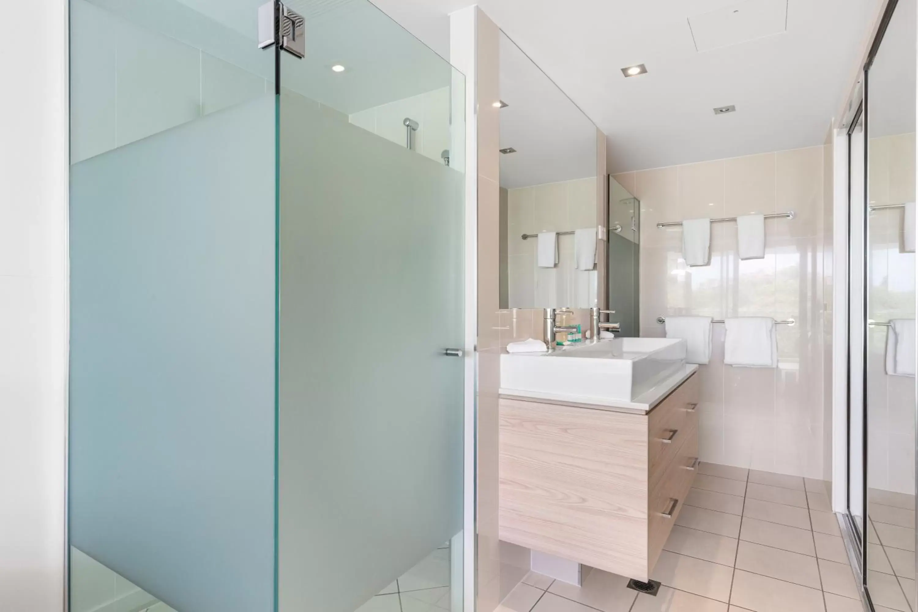 Bathroom in Echelon Apartments Yeppoon