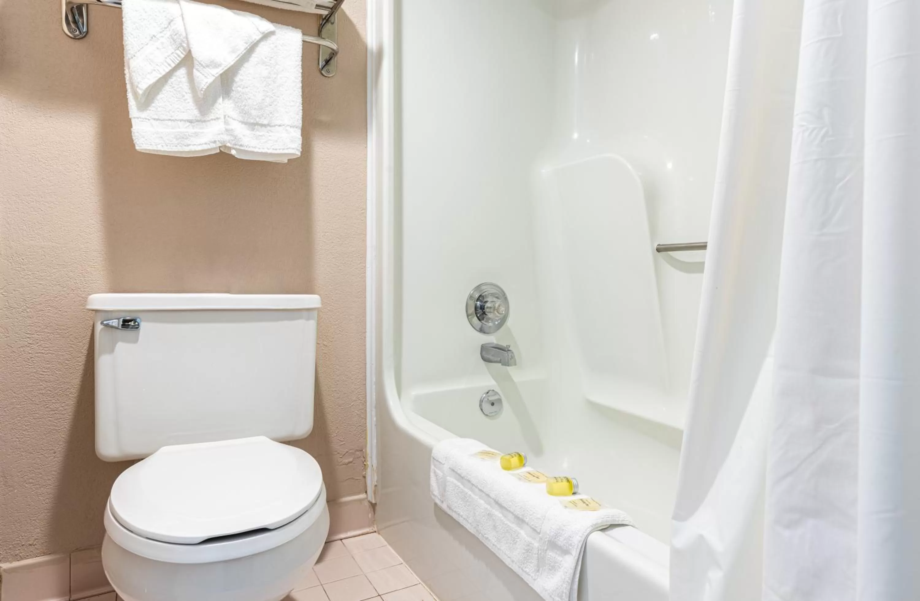 Toilet in Sundial Inn