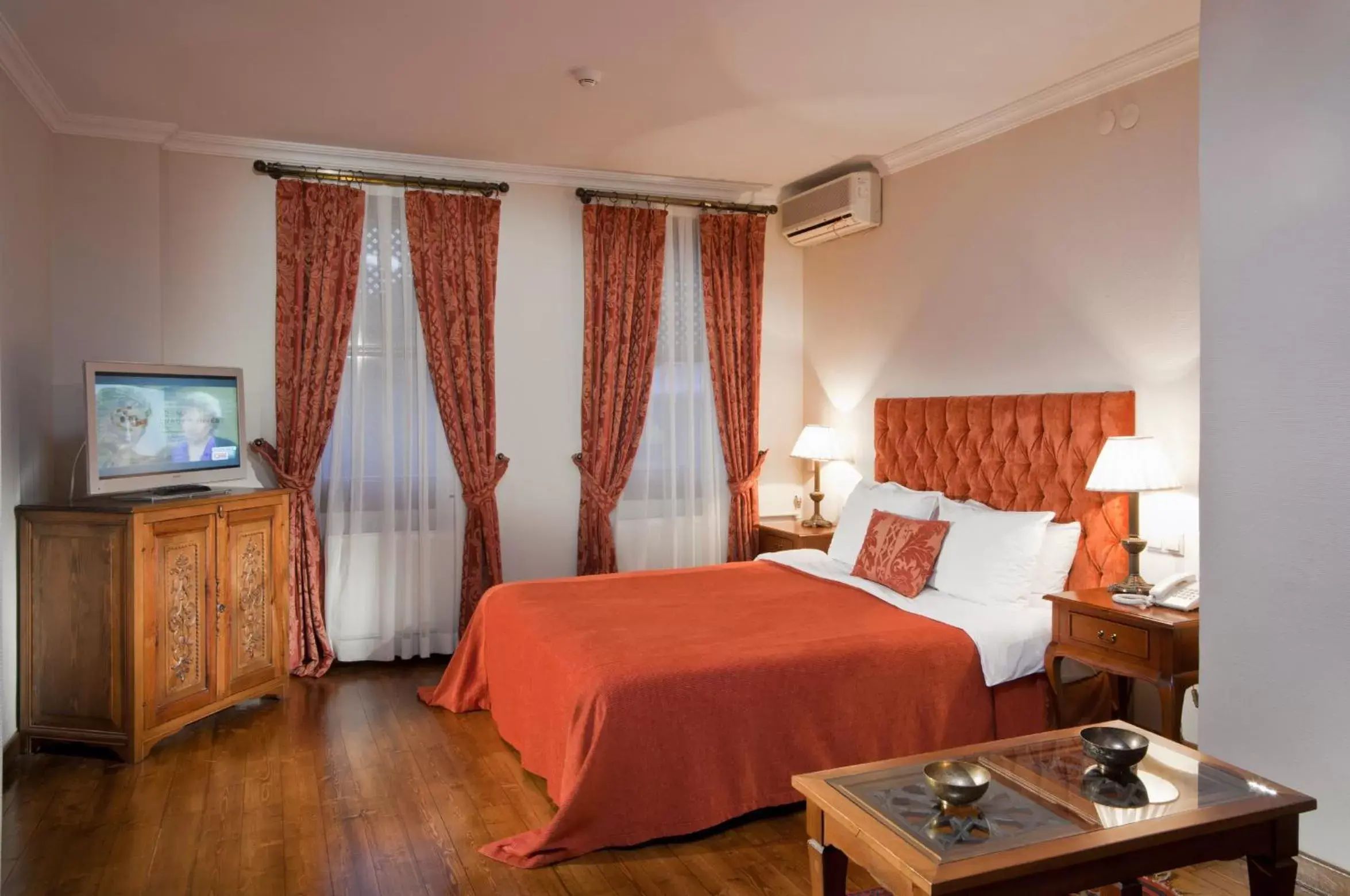 Bedroom, Bed in Hotel Sari Konak