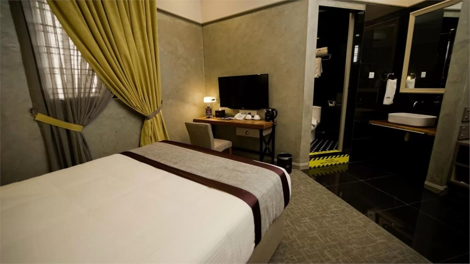 Photo of the whole room, Bed in 1969 Business Suites @ Ipoh Garden