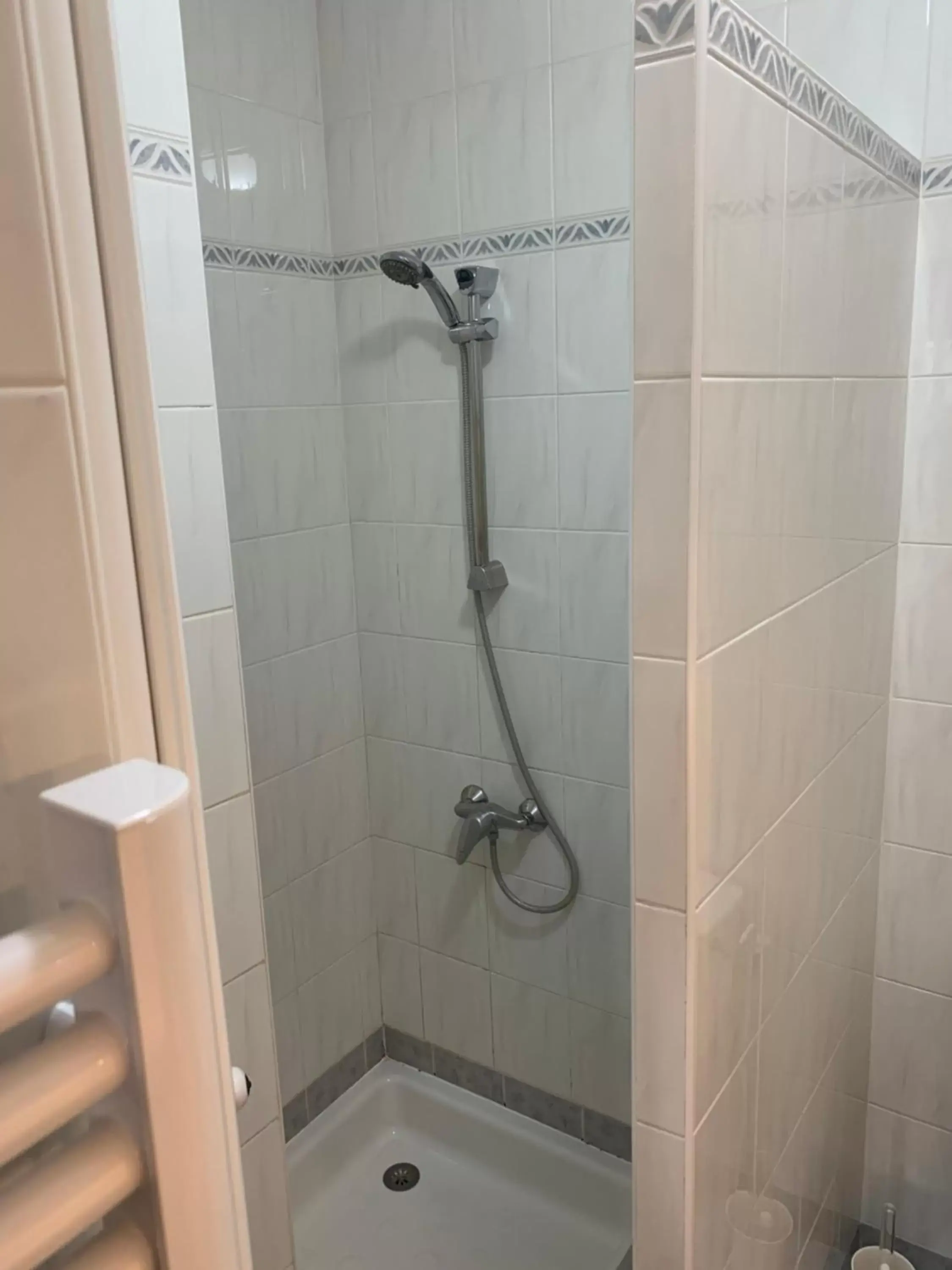 Shower, Bathroom in Le Saint-Hilaire