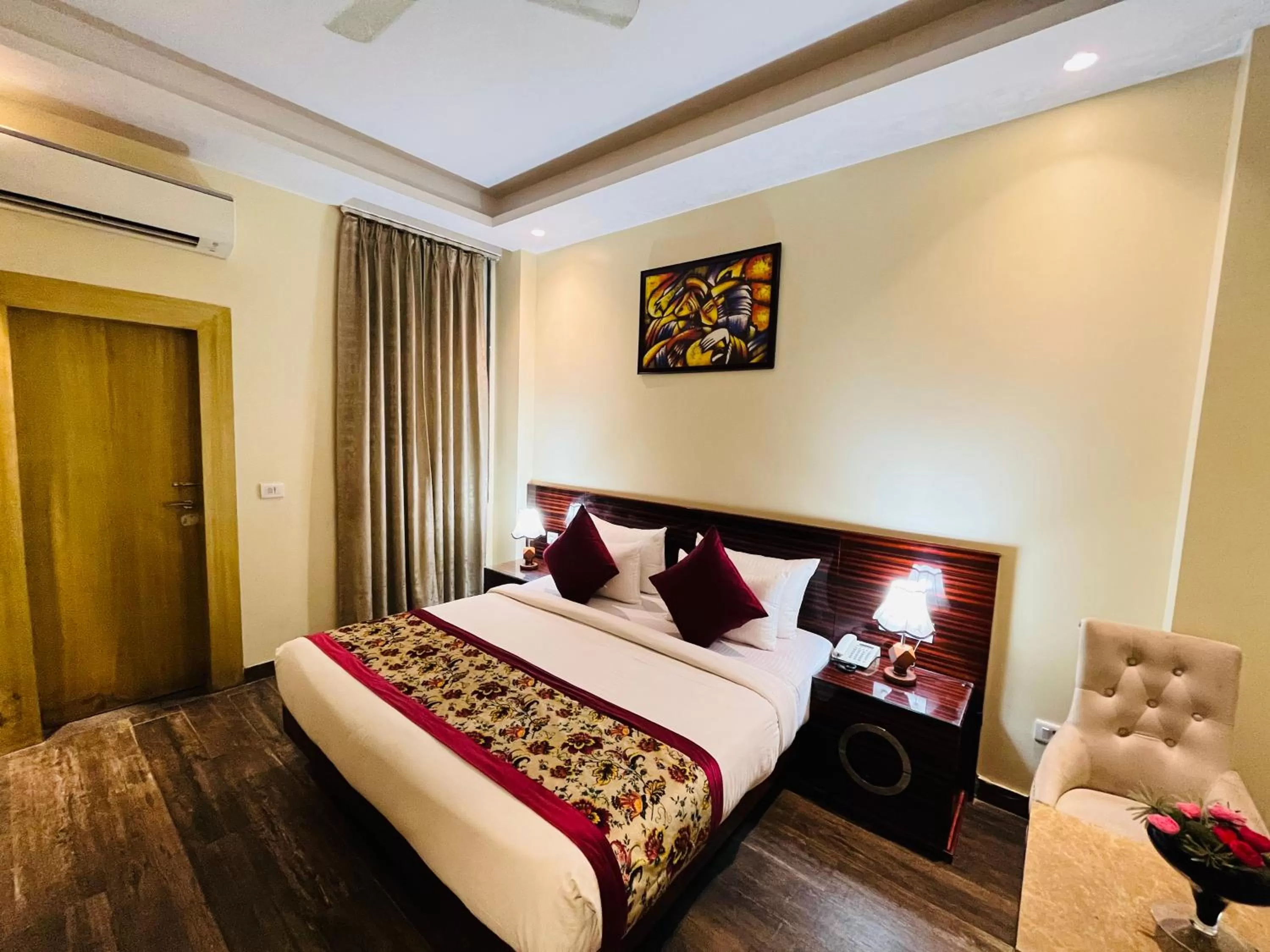 Bed in Hotel Banz near Delhi Airport