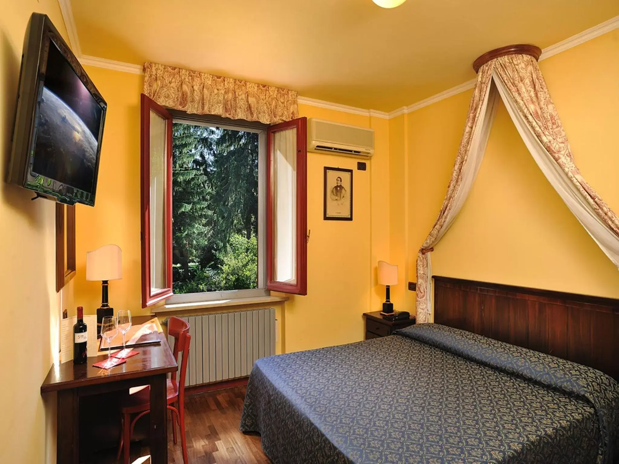 Bed in Hotel Bonconte