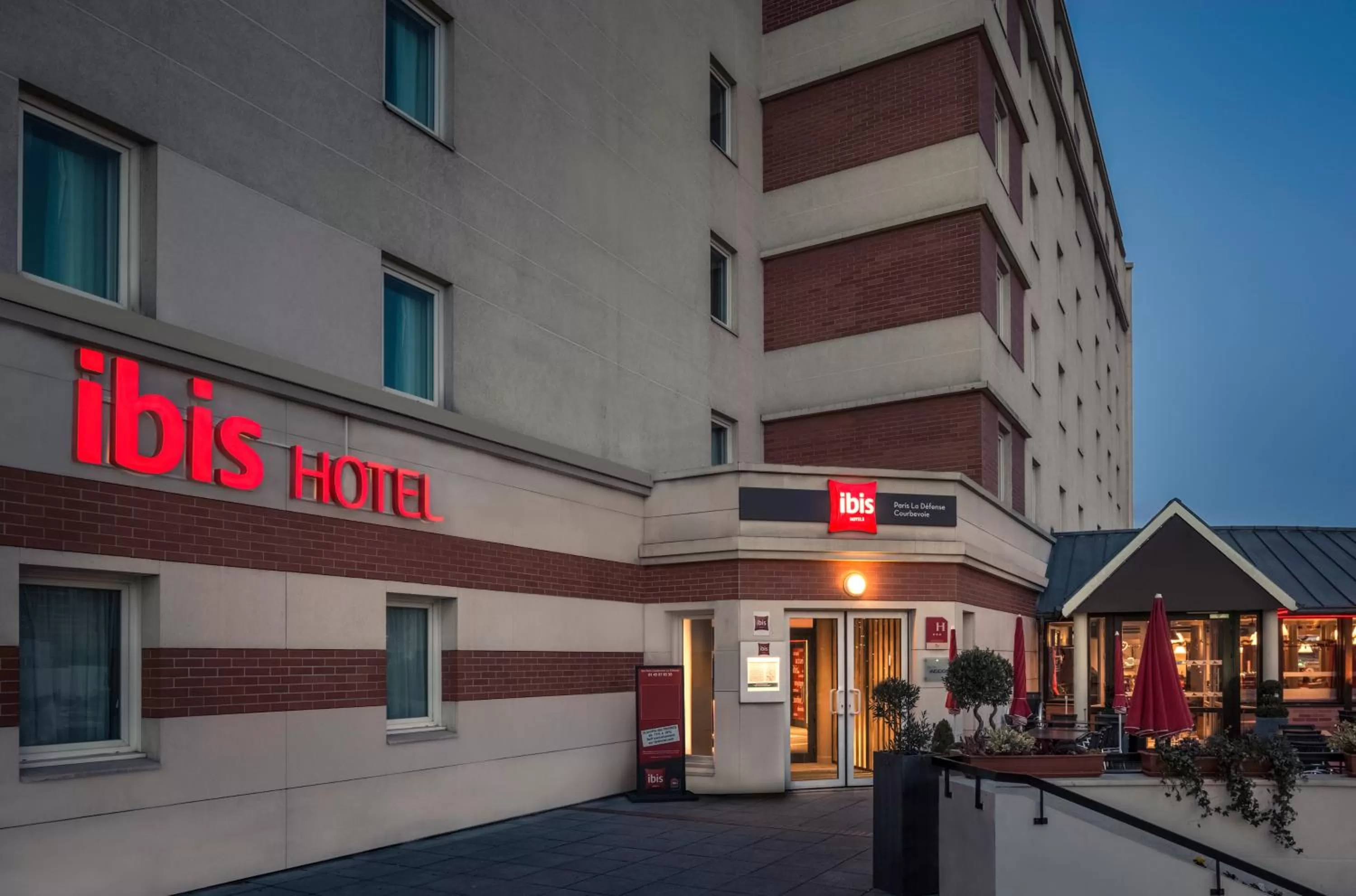 Facade/entrance in ibis Paris La Defense Courbevoie