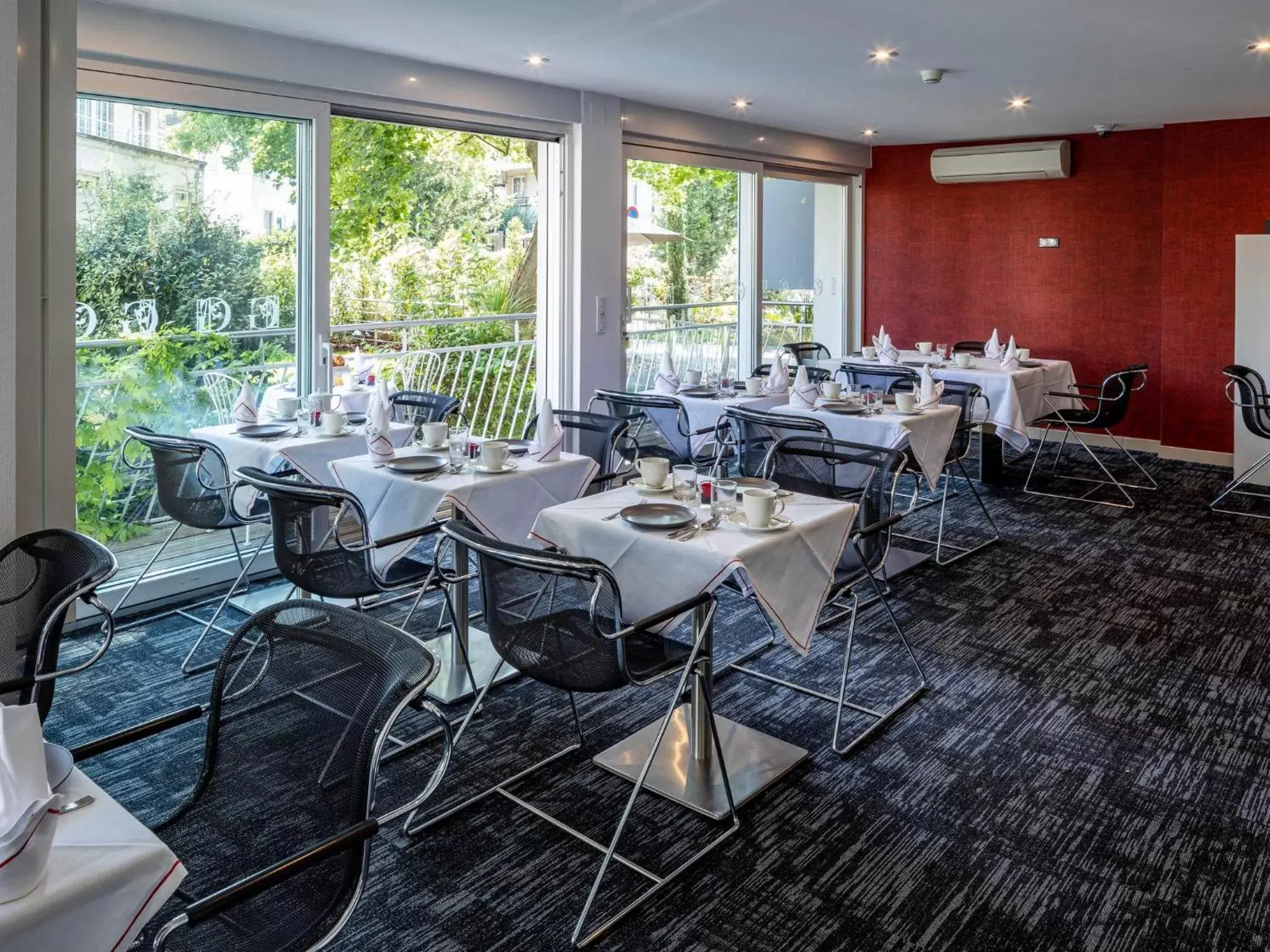 Restaurant/Places to Eat in Garrigae Villa La Florangerie - Hôtel - Piscine & SPA inclus