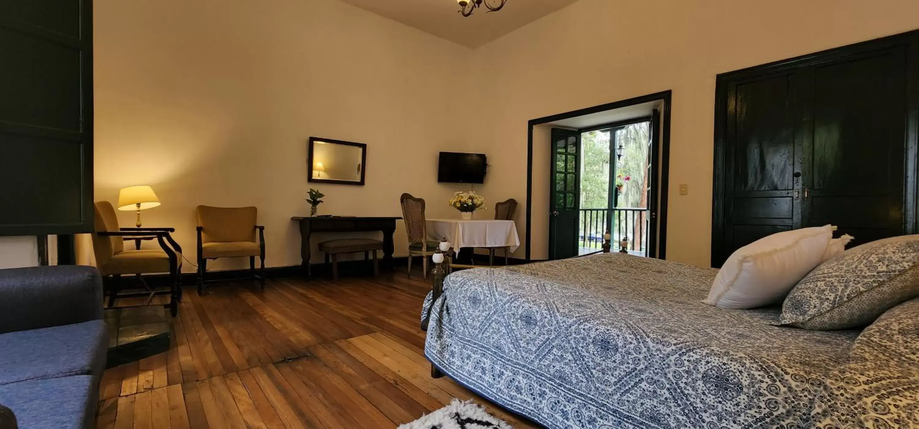 Standard King Room in Hacienda Suescún - 300 Años de Historia Standard King Room in Hacienda Suescún - 300 Años de Historia