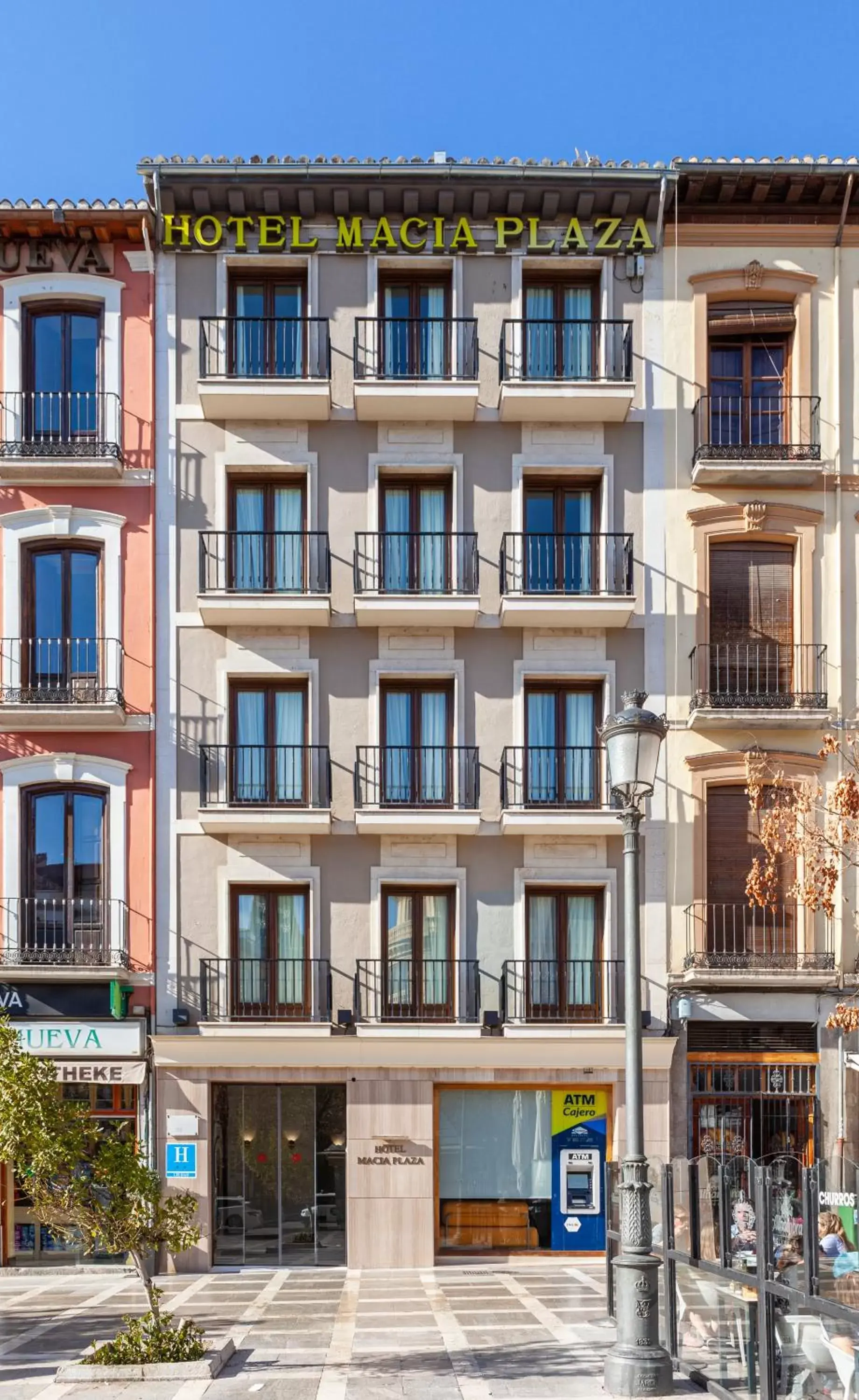 Facade/entrance, Property Building in Hotel Macià Plaza